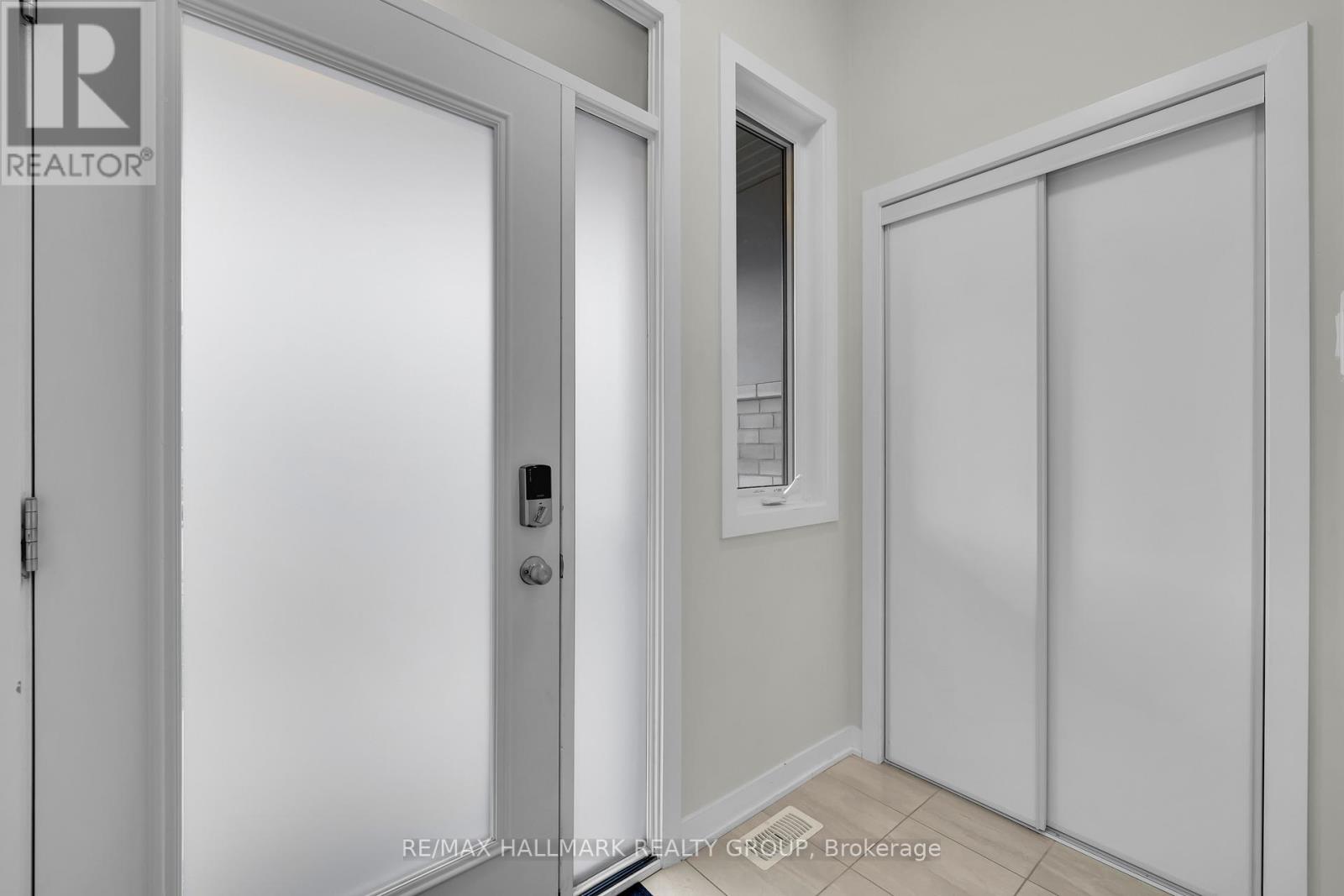 1076 Curraglass Walk, Ottawa, Ontario  K2S 3A3 - Photo 2 - X12595596