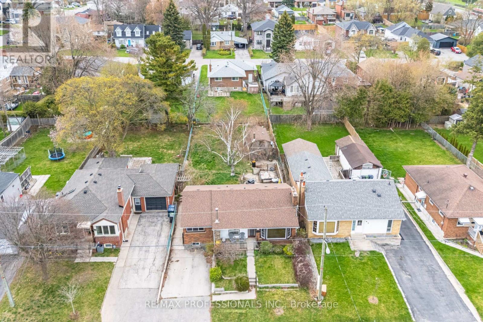 11 Jeanette Street, Toronto, Ontario  M1M 3G2 - Photo 4 - E12462385