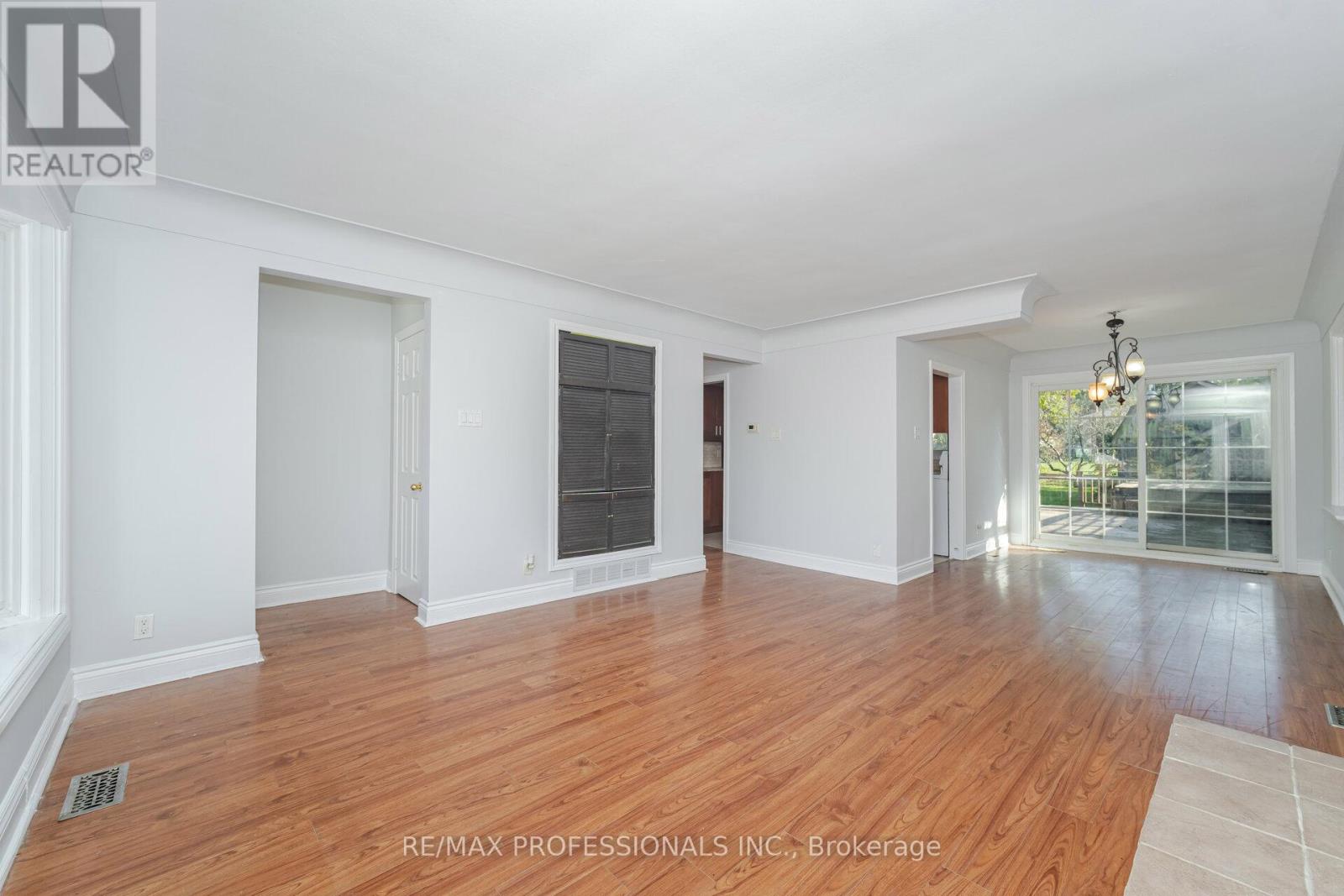 11 Jeanette Street, Toronto, Ontario  M1M 3G2 - Photo 8 - E12462385