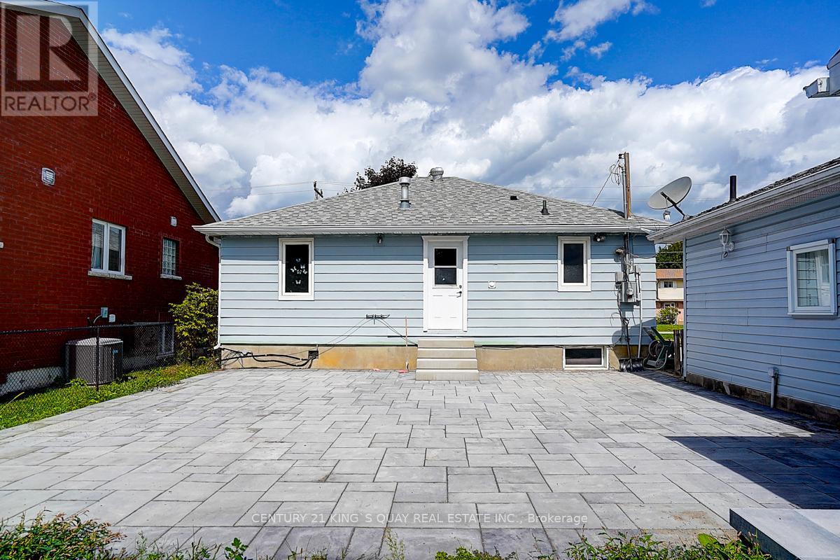 297 Glenwoods Avenue, Georgina, Ontario  L4P 2X1 - Photo 11 - N12426313