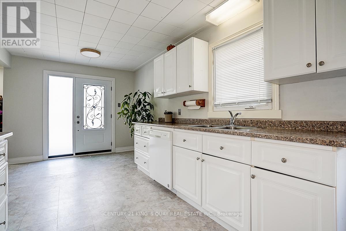 297 Glenwoods Avenue, Georgina, Ontario  L4P 2X1 - Photo 23 - N12426313