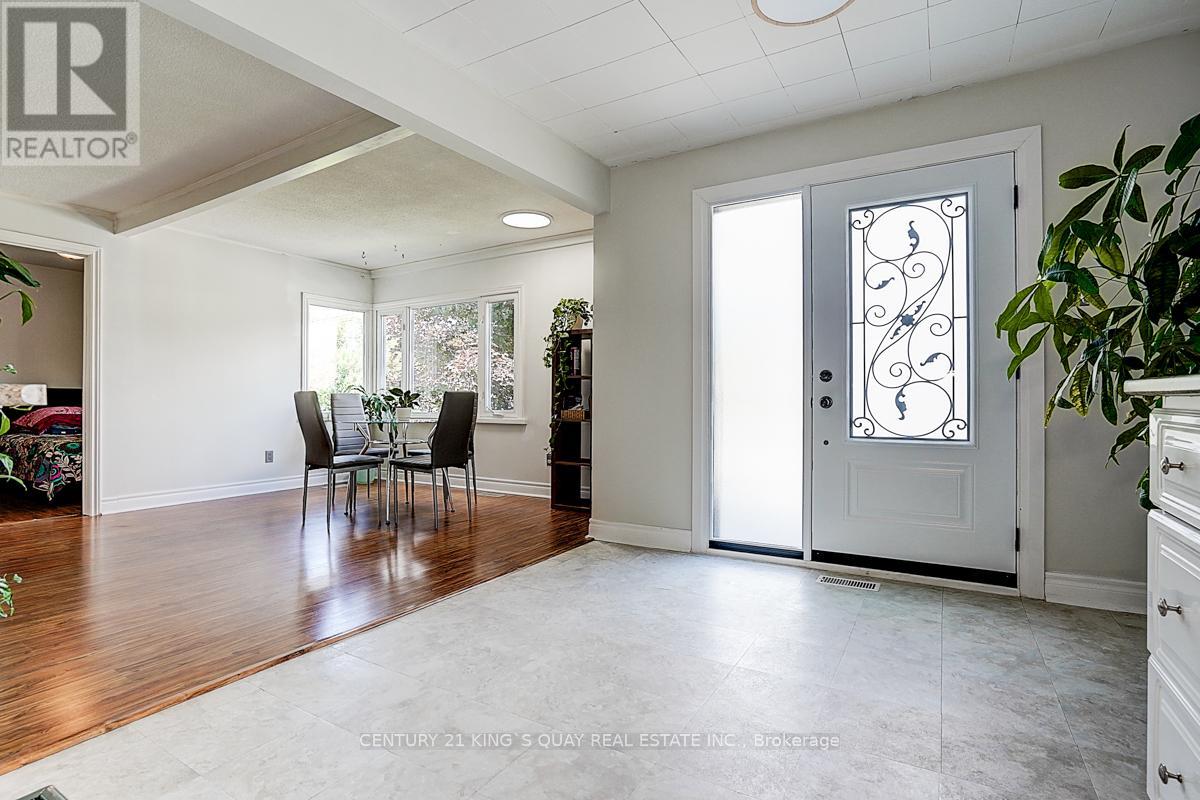 297 Glenwoods Avenue, Georgina, Ontario  L4P 2X1 - Photo 25 - N12426313