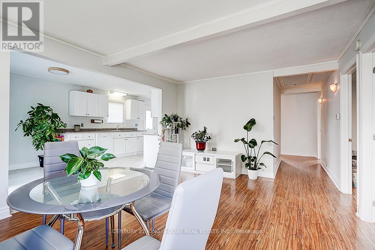 297 Glenwoods Avenue, Georgina, Ontario  L4P 2X1 - Photo 30 - N12426313