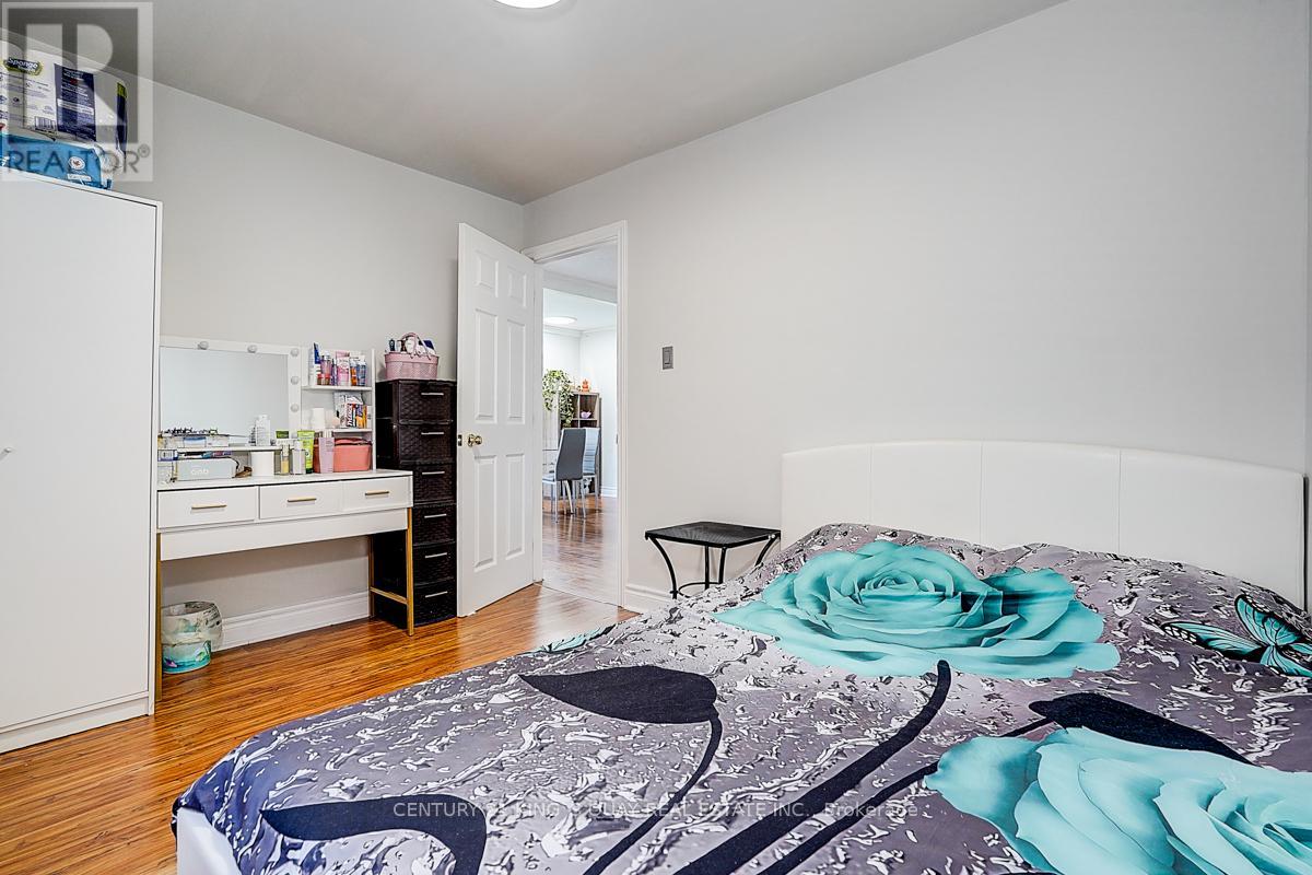 297 Glenwoods Avenue, Georgina, Ontario  L4P 2X1 - Photo 34 - N12426313