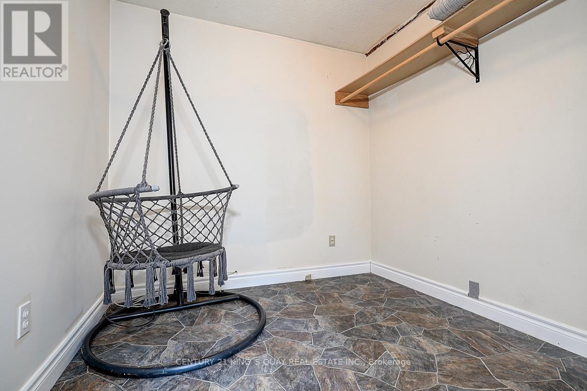 297 Glenwoods Avenue, Georgina, Ontario  L4P 2X1 - Photo 36 - N12426313