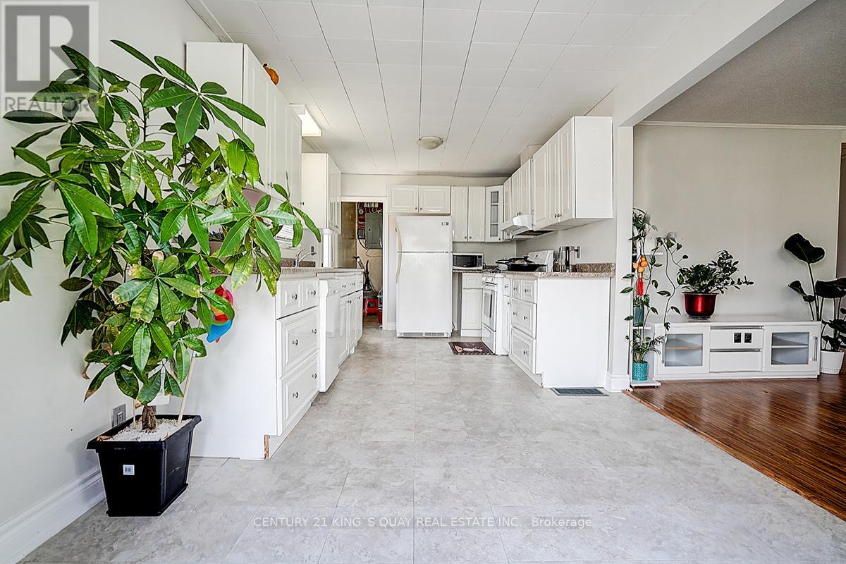 297 Glenwoods Avenue, Georgina, Ontario  L4P 2X1 - Photo 16 - N12426313