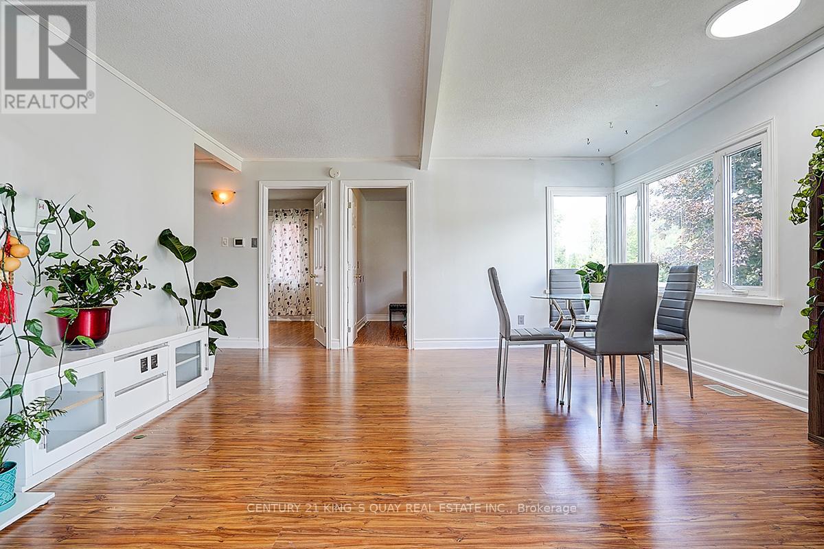 297 Glenwoods Avenue, Georgina, Ontario  L4P 2X1 - Photo 27 - N12426313