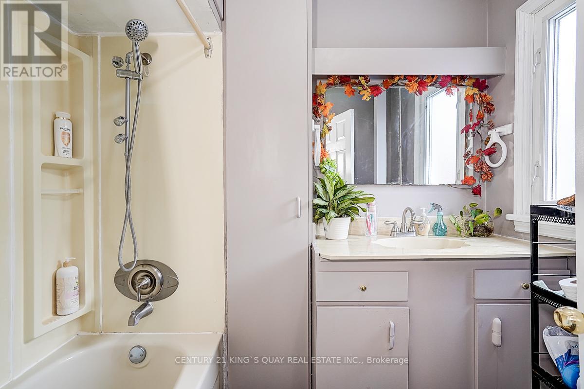 297 Glenwoods Avenue, Georgina, Ontario  L4P 2X1 - Photo 39 - N12426313