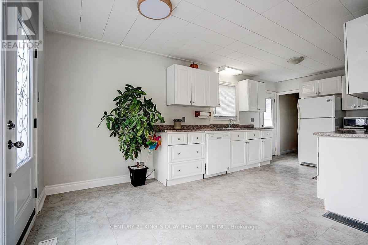 297 Glenwoods Avenue, Georgina, Ontario  L4P 2X1 - Photo 18 - N12426313