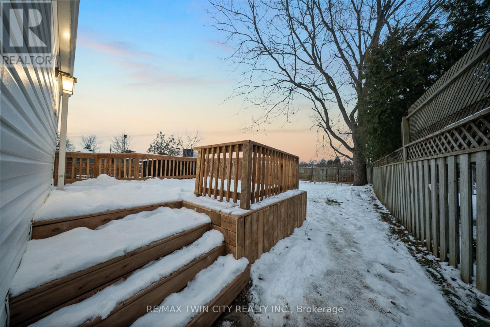 12 Carlyle Street, Brantford, Ontario  N3T 2C1 - Photo 15 - X12595518