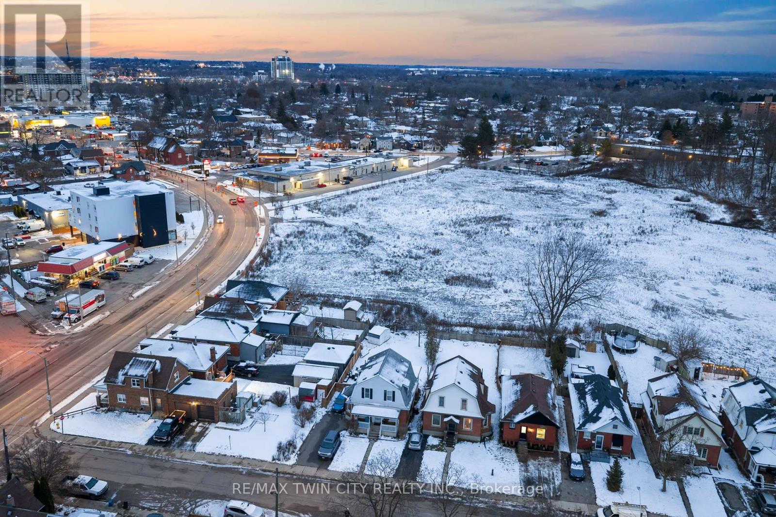 12 Carlyle Street, Brantford, Ontario  N3T 2C1 - Photo 21 - X12595518