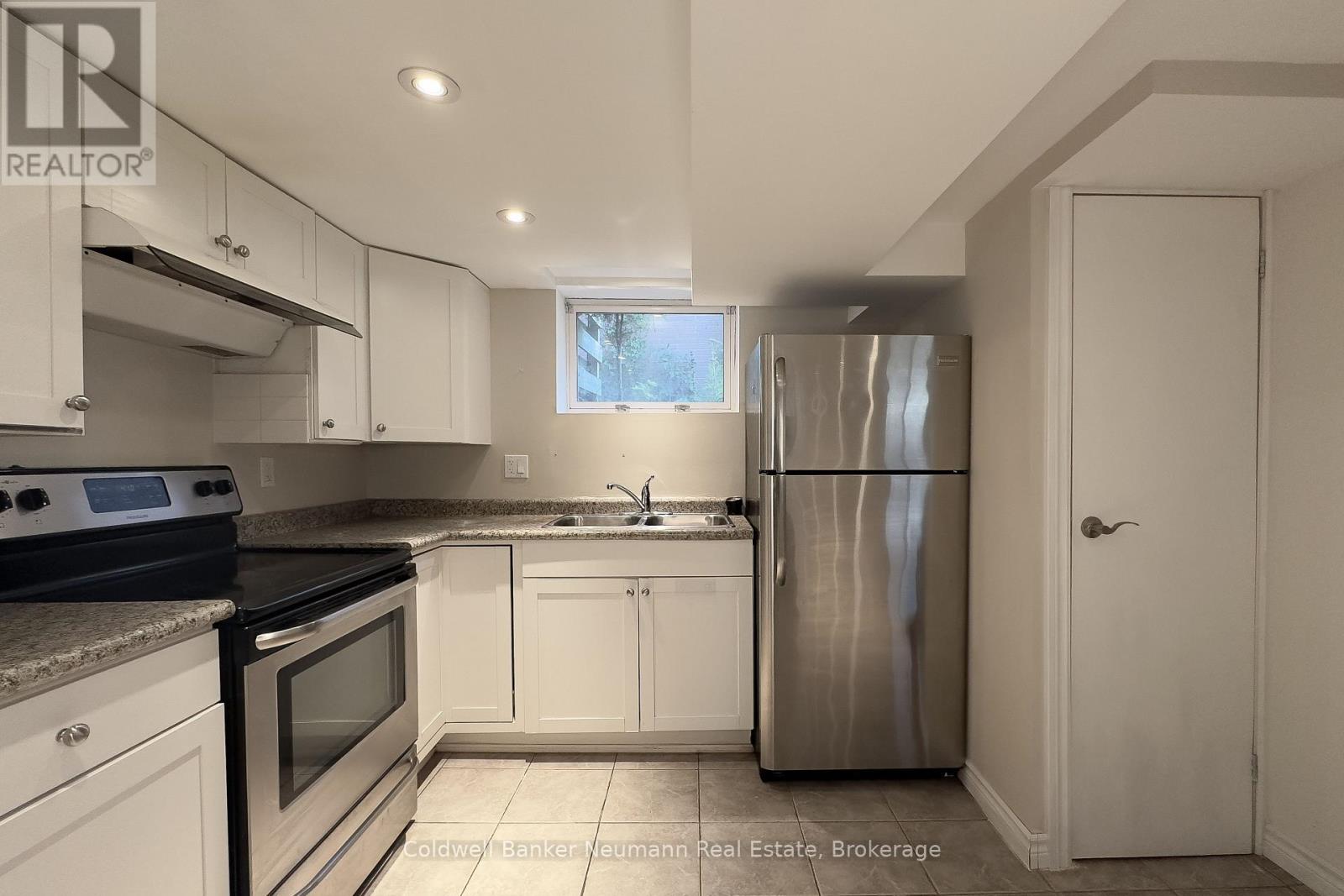 Lower - 17 Ottawa Crescent, Guelph, Ontario  N1E 2A4 - Photo 4 - X12595740