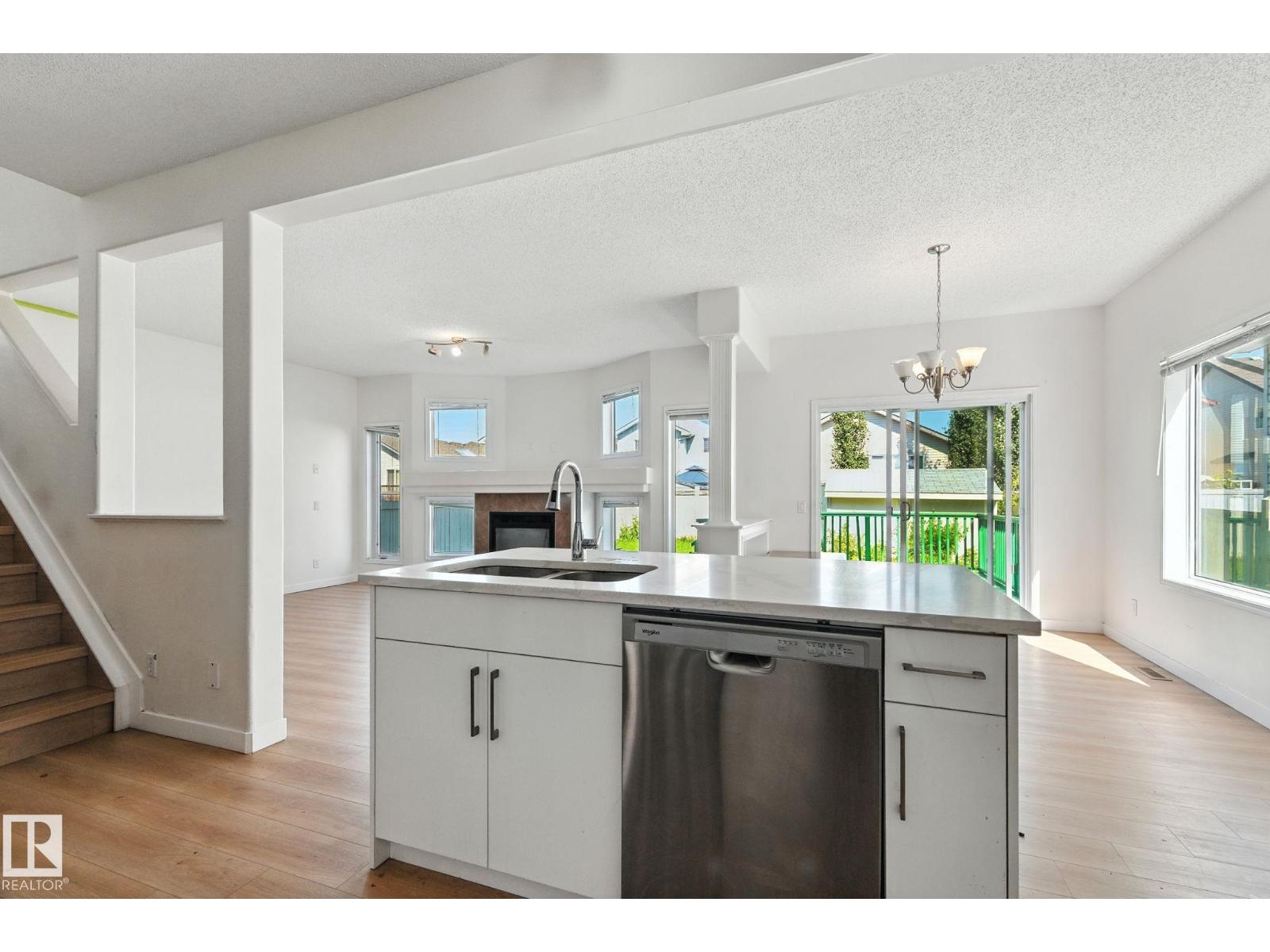 7836 7 Av Sw, Edmonton, Alberta  T6X 1N3 - Photo 7 - E4466775