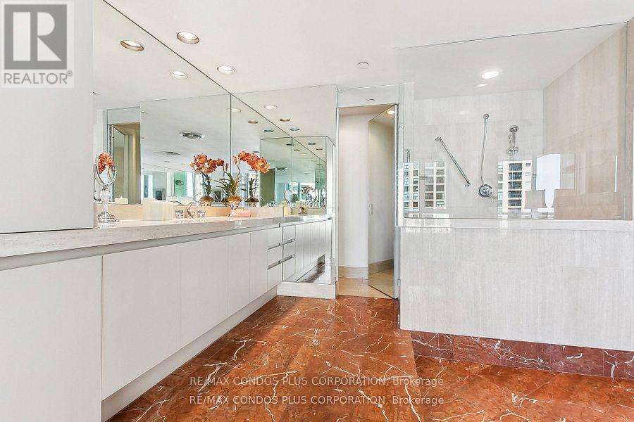 1013 - 211 Queens Quay W, Toronto, Ontario  M5J 2M6 - Photo 14 - C12591420