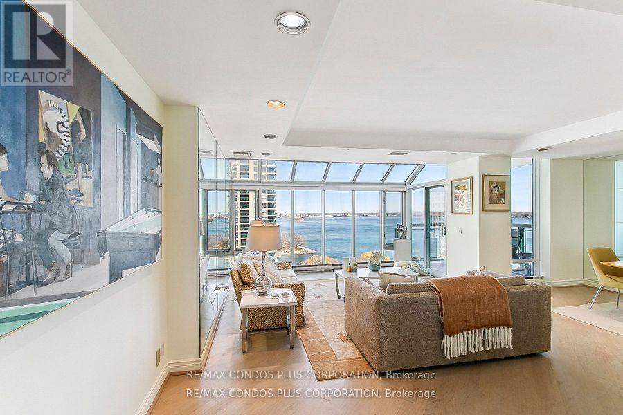 1013 - 211 Queens Quay W, Toronto, Ontario  M5J 2M6 - Photo 3 - C12591420