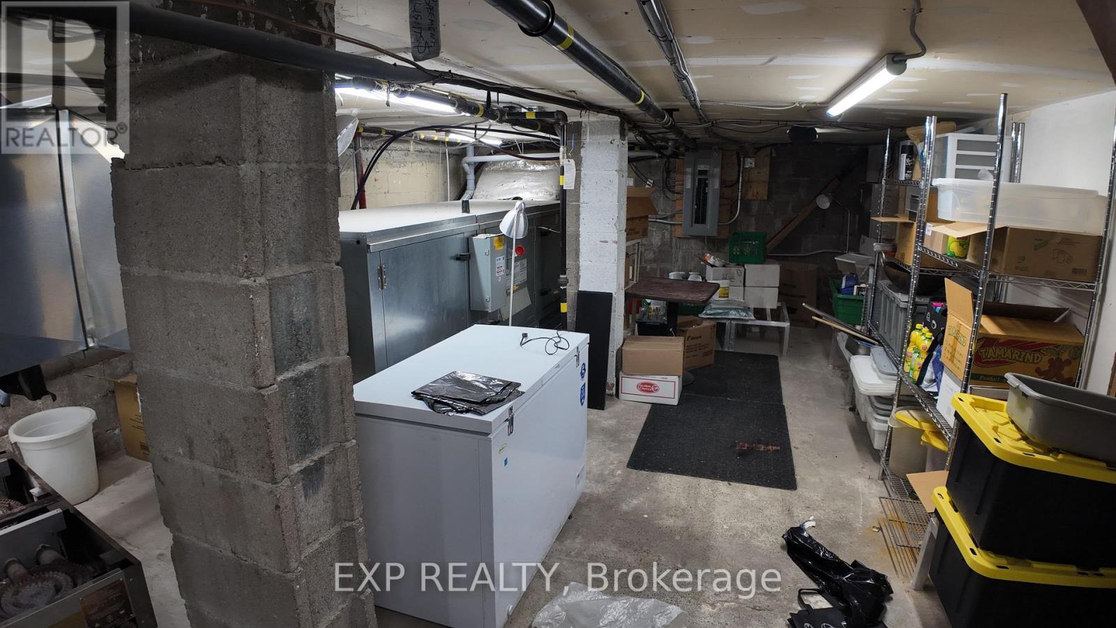 59 Lakeshore Road E, Mississauga, Ontario L5G 1C9 - Photo 10 - W12583024