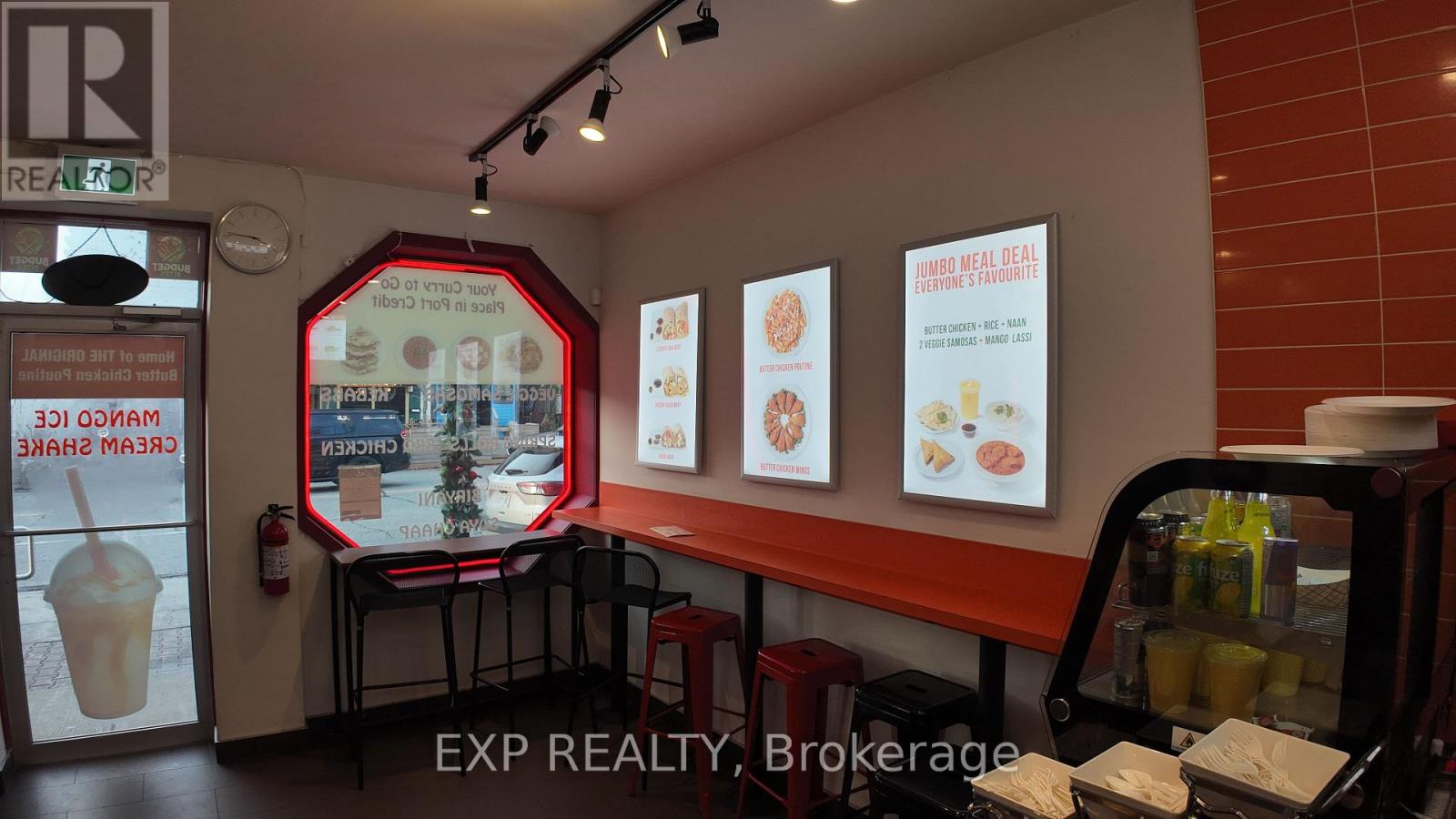 59 Lakeshore Road E, Mississauga, Ontario L5G 1C9 - Photo 5 - W12583024