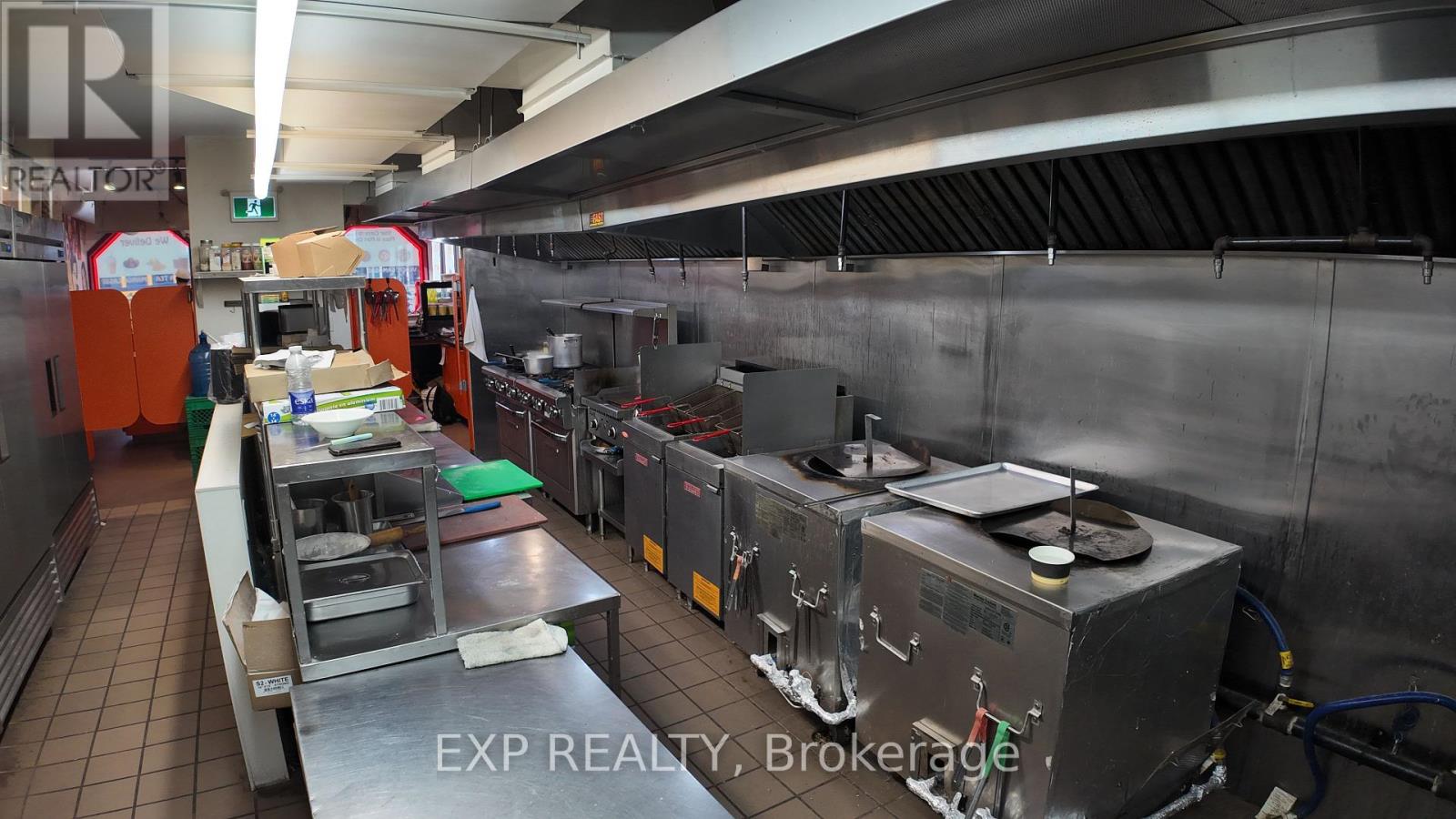 59 Lakeshore Road E, Mississauga, Ontario L5G 1C9 - Photo 7 - W12583024