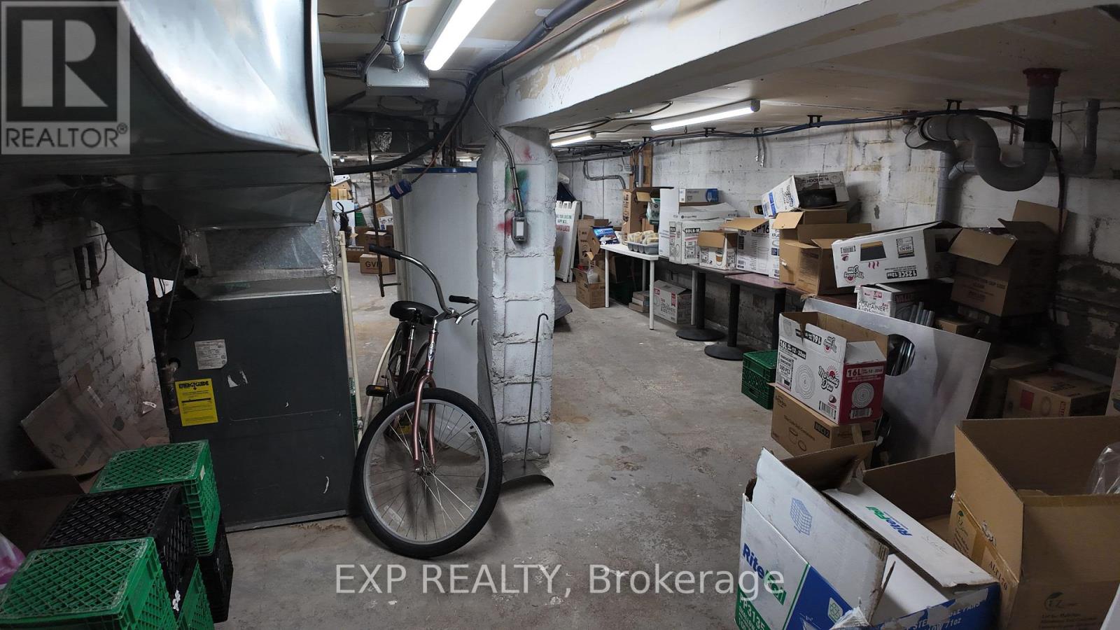 59 Lakeshore Road E, Mississauga, Ontario L5G 1C9 - Photo 11 - W12583024