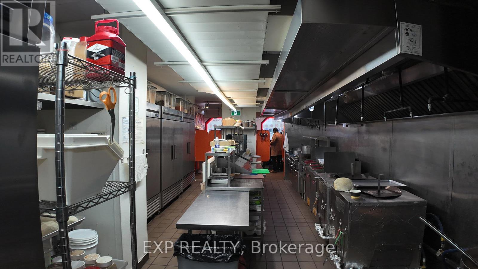 59 Lakeshore Road E, Mississauga, Ontario L5G 1C9 - Photo 6 - W12583024