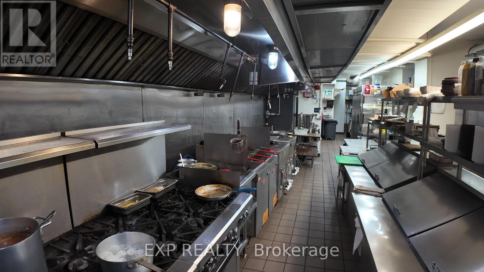 59 Lakeshore Road E, Mississauga, Ontario L5G 1C9 - Photo 8 - W12583024