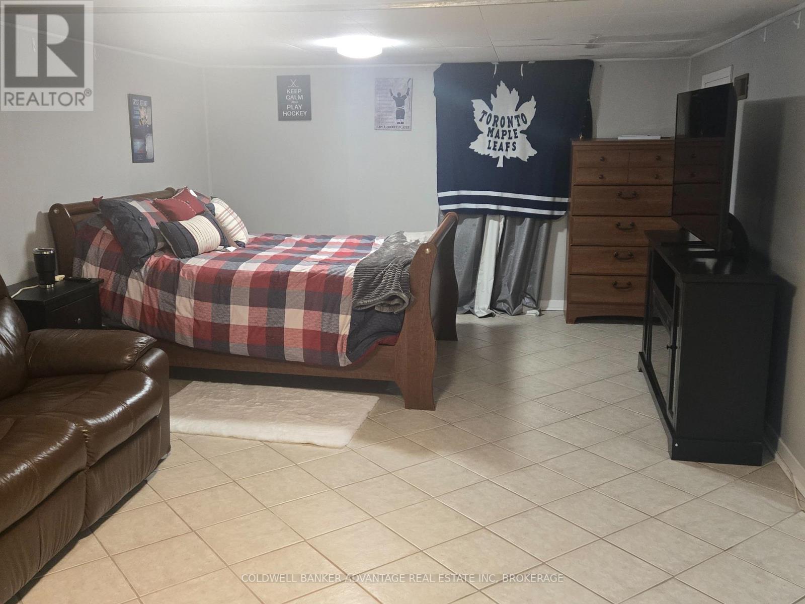 Lower - 43 Golden Boulevard W, Welland, Ontario  L3B 1H3 - Photo 2 - X12581770