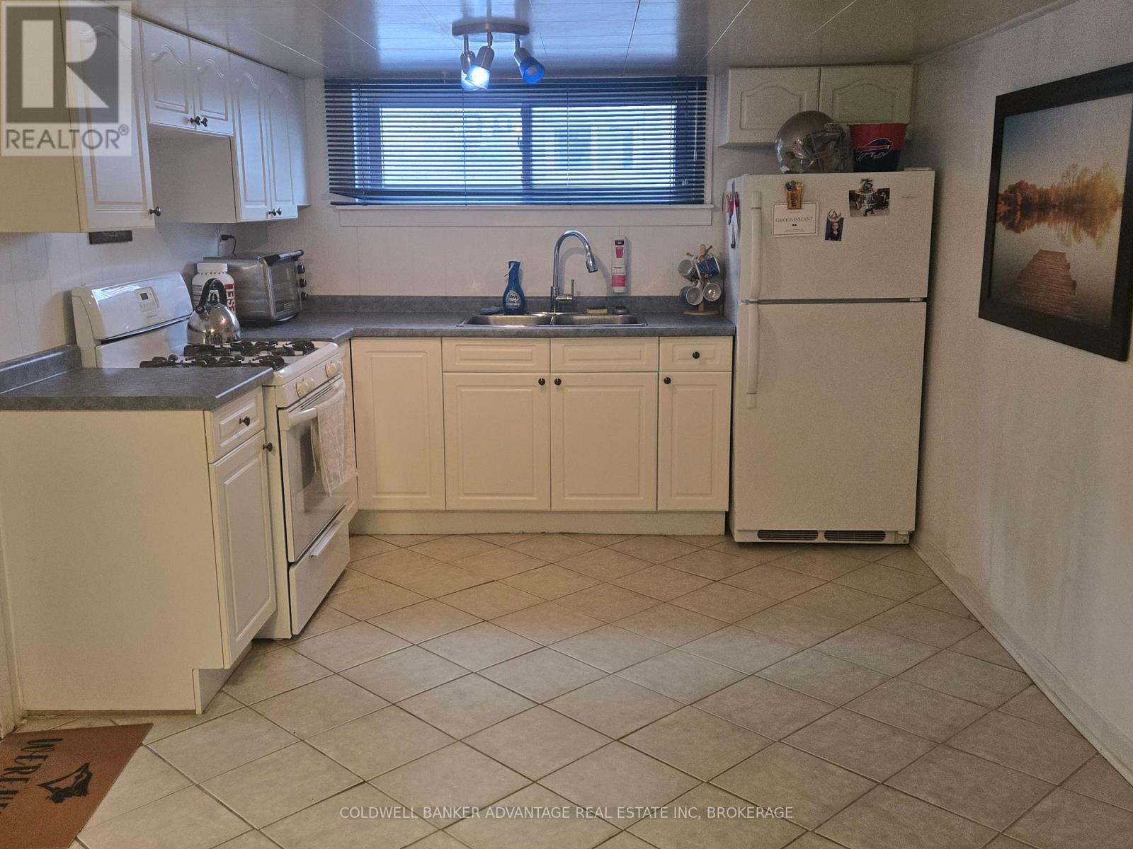 Lower - 43 Golden Boulevard W, Welland, Ontario  L3B 1H3 - Photo 3 - X12581770