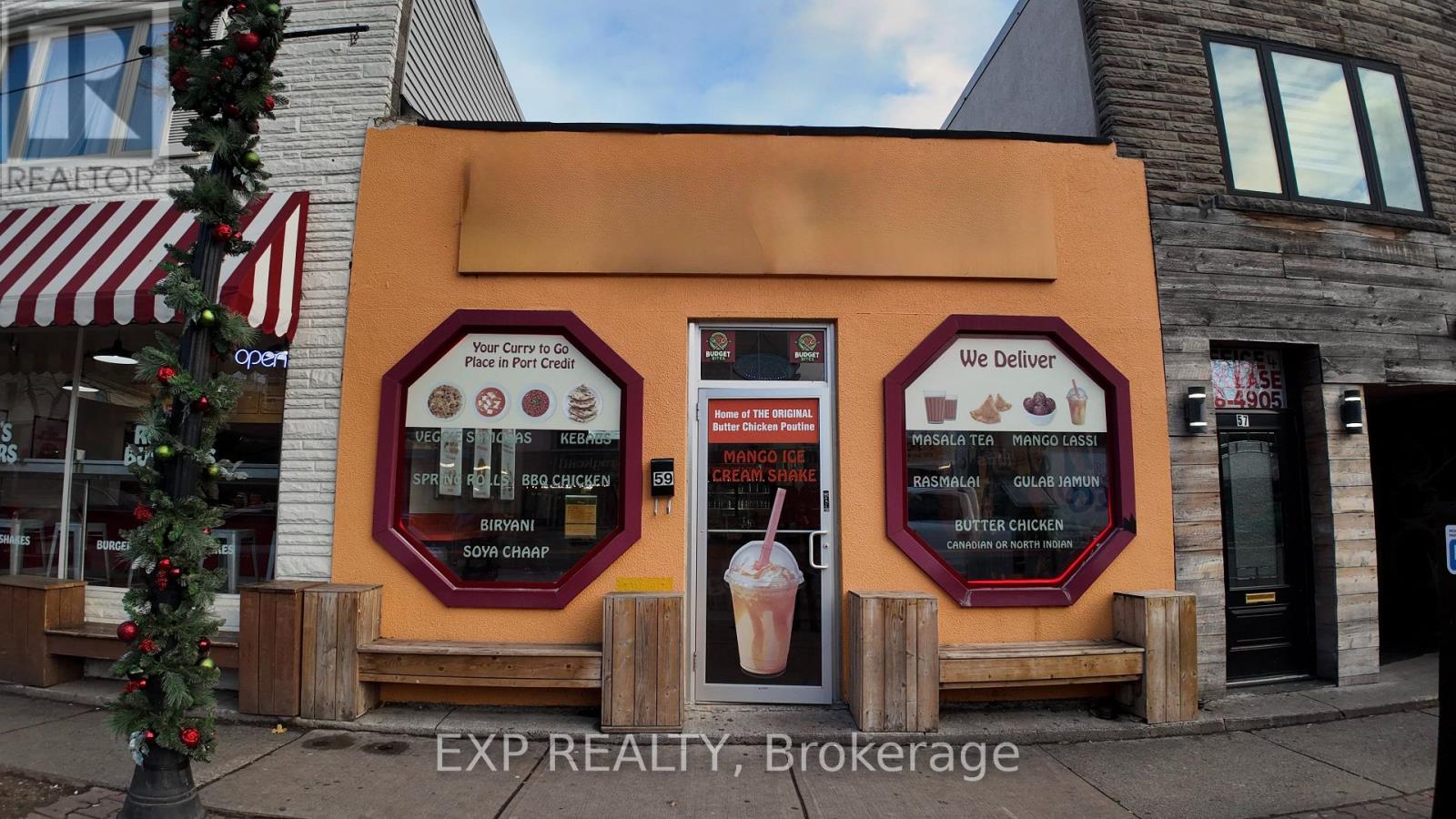 59 Lakeshore Road E, Mississauga, Ontario L5G 1C9 - Photo 2 - W12583024