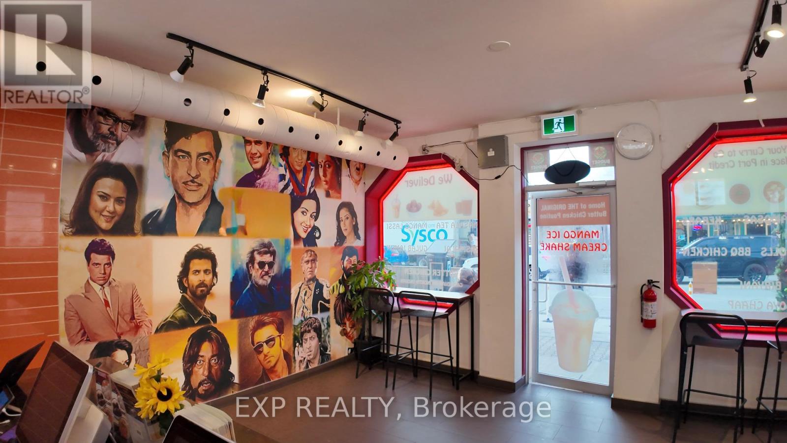 59 Lakeshore Road E, Mississauga, Ontario L5G 1C9 - Photo 3 - W12583024