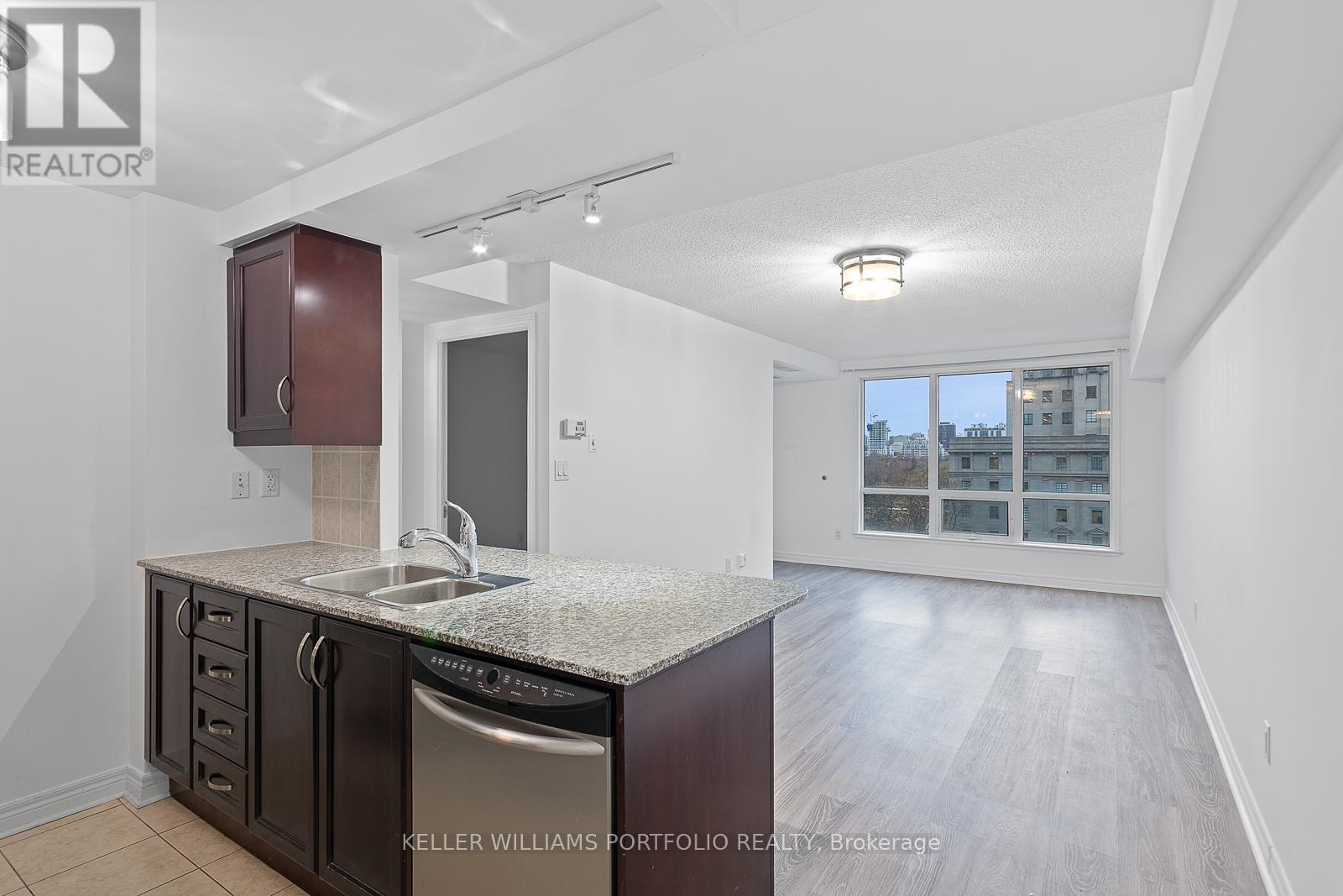 904 - 100 Hayden Street, Toronto, Ontario  M4Y 3C7 - Photo 4 - C12595618