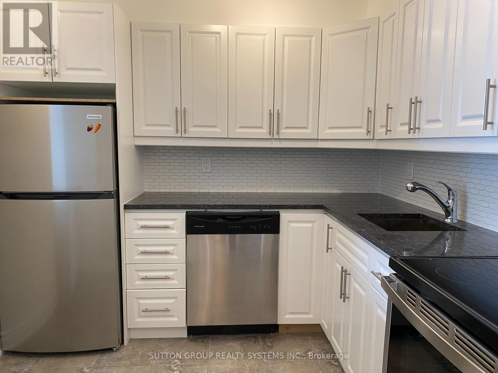 215e - 30 Fashion Roseway, Toronto, Ontario M2N 6B4 - Photo 3 - C12595644