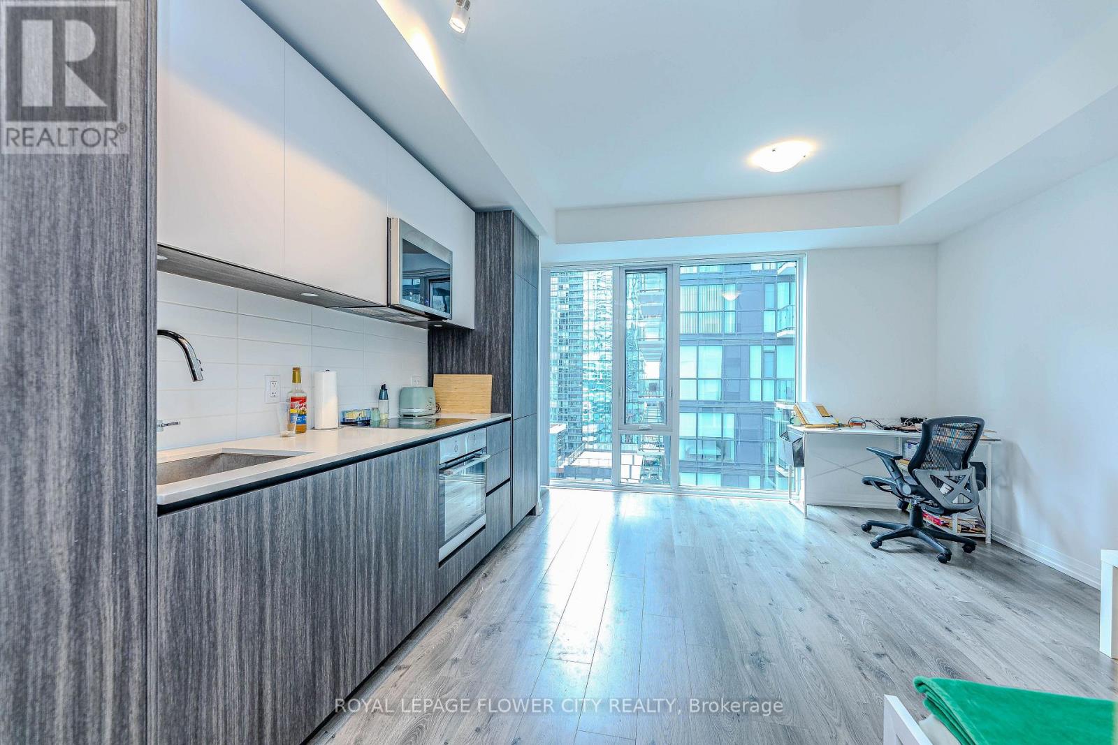 2115 - 8 Widmer Street, Toronto, Ontario M5V 0W6 - Photo 10 - C12595696