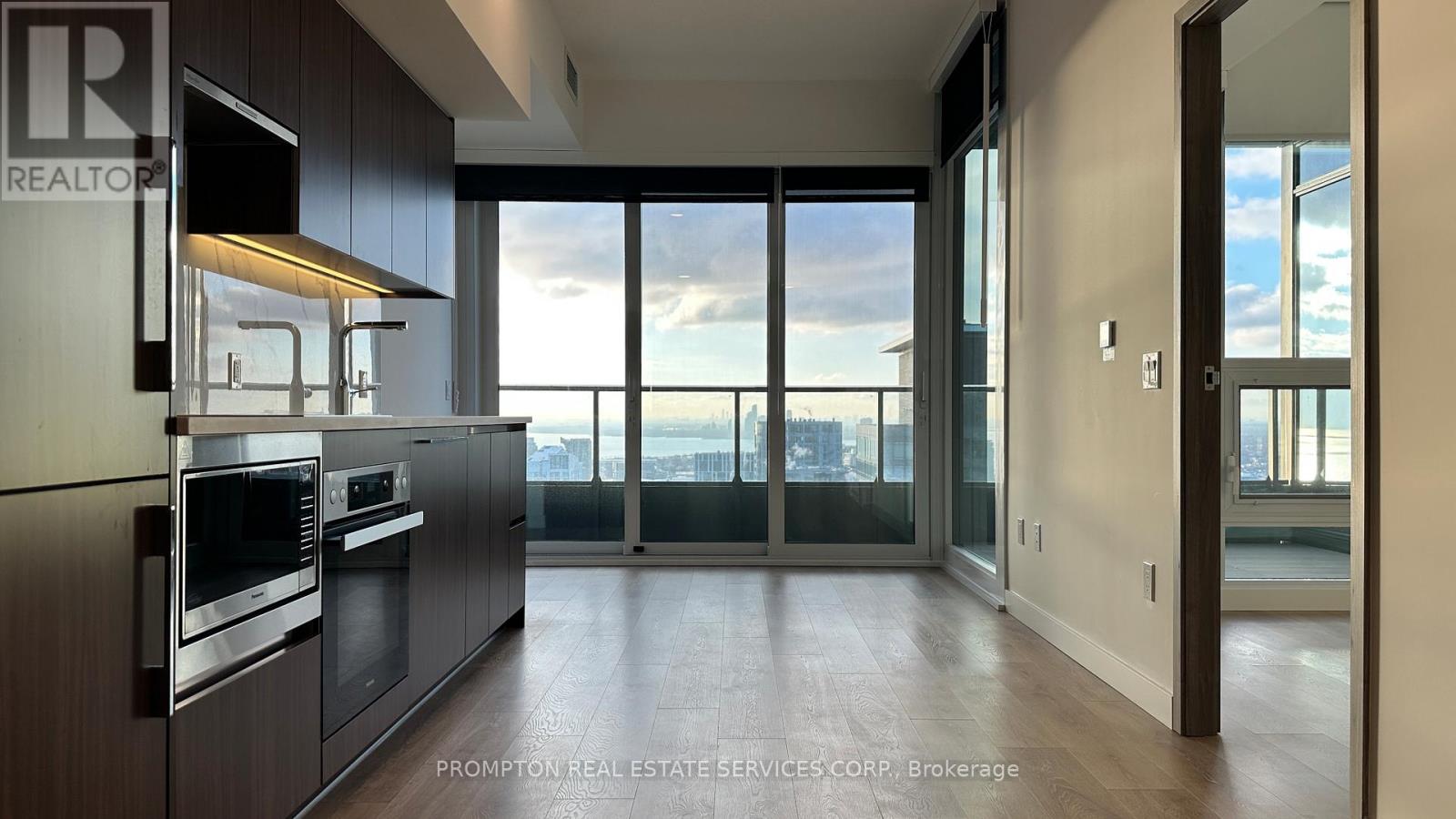 5102 - 3 Concord Cityplace Way, Toronto, Ontario  M5V 0X4 - Photo 10 - C12595730