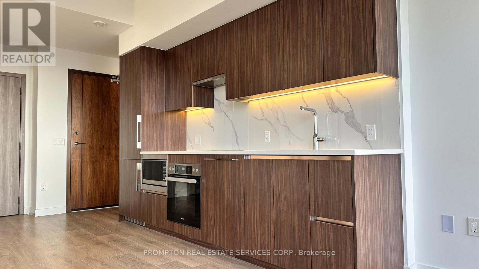 5102 - 3 Concord Cityplace Way, Toronto, Ontario  M5V 0X4 - Photo 3 - C12595730