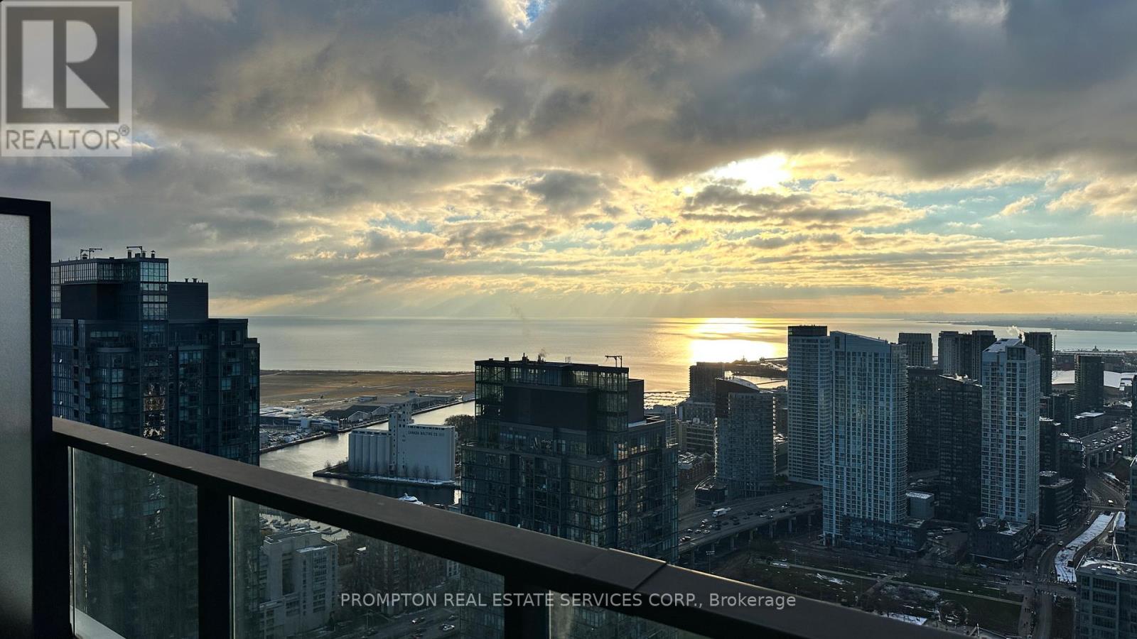 5102 - 3 Concord Cityplace Way, Toronto, Ontario  M5V 0X4 - Photo 5 - C12595730