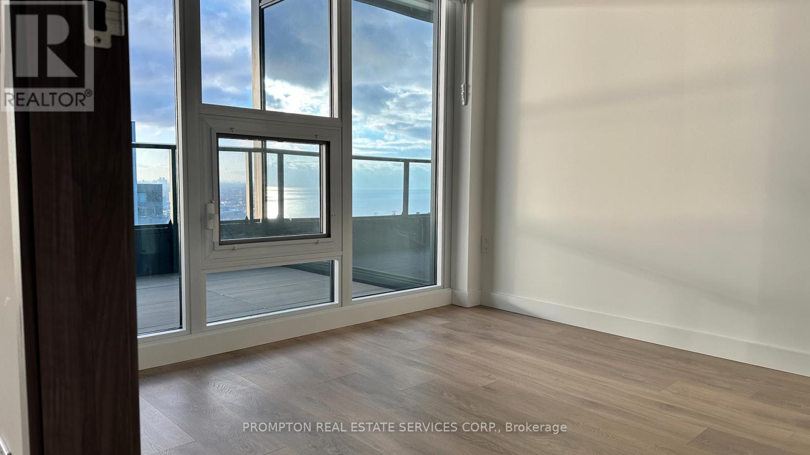 5102 - 3 Concord Cityplace Way, Toronto, Ontario  M5V 0X4 - Photo 6 - C12595730