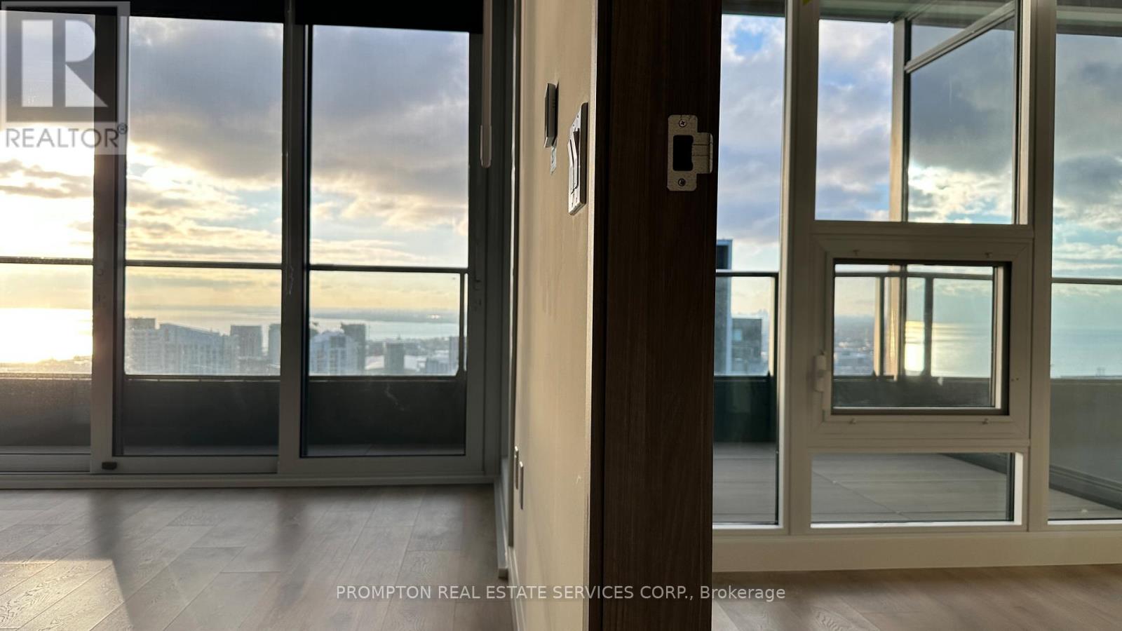 5102 - 3 Concord Cityplace Way, Toronto, Ontario  M5V 0X4 - Photo 7 - C12595730