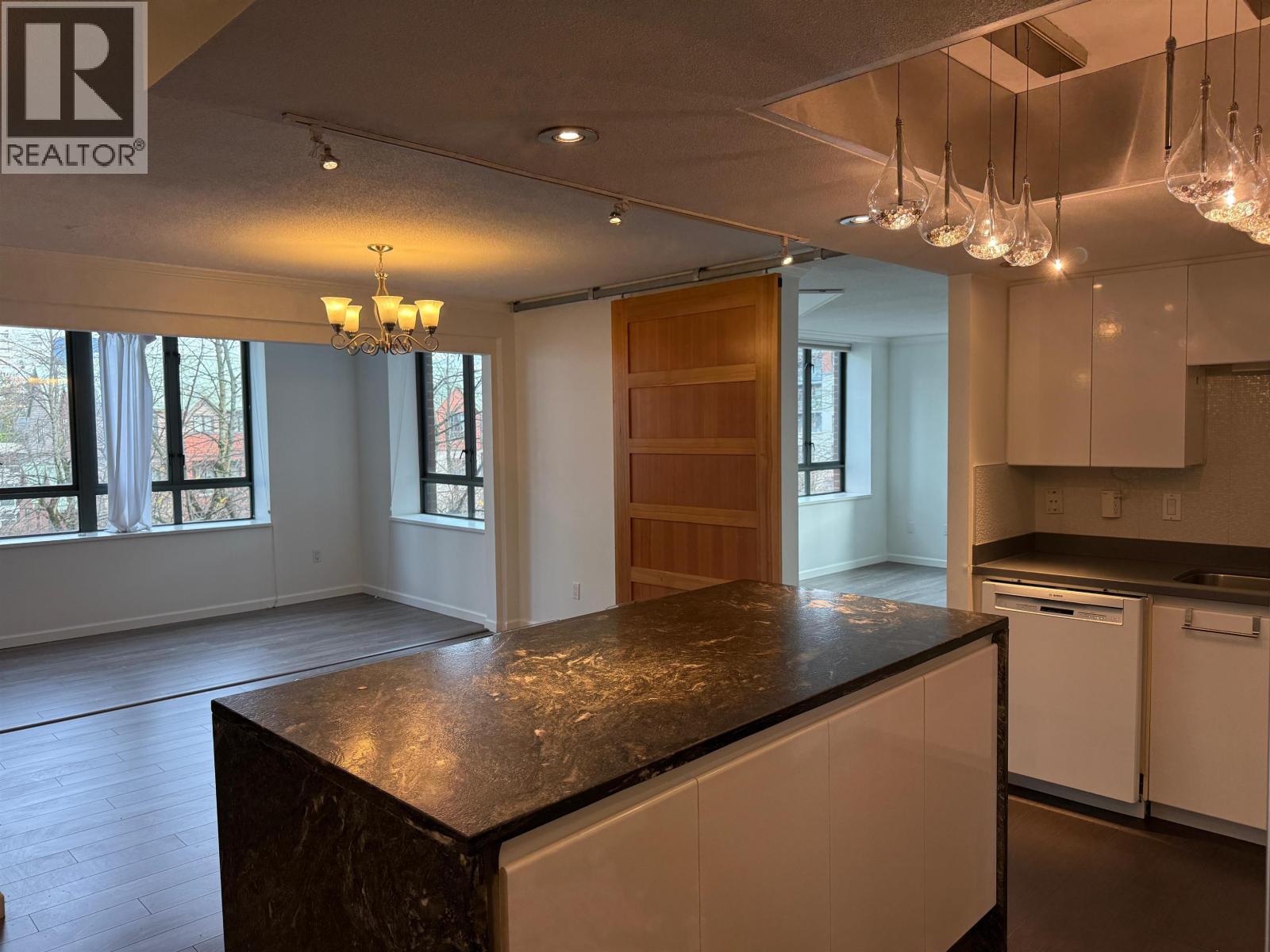 304 1088 Quebec Street, Vancouver, British Columbia  V6A 4H2 - Photo 1 - R3054064