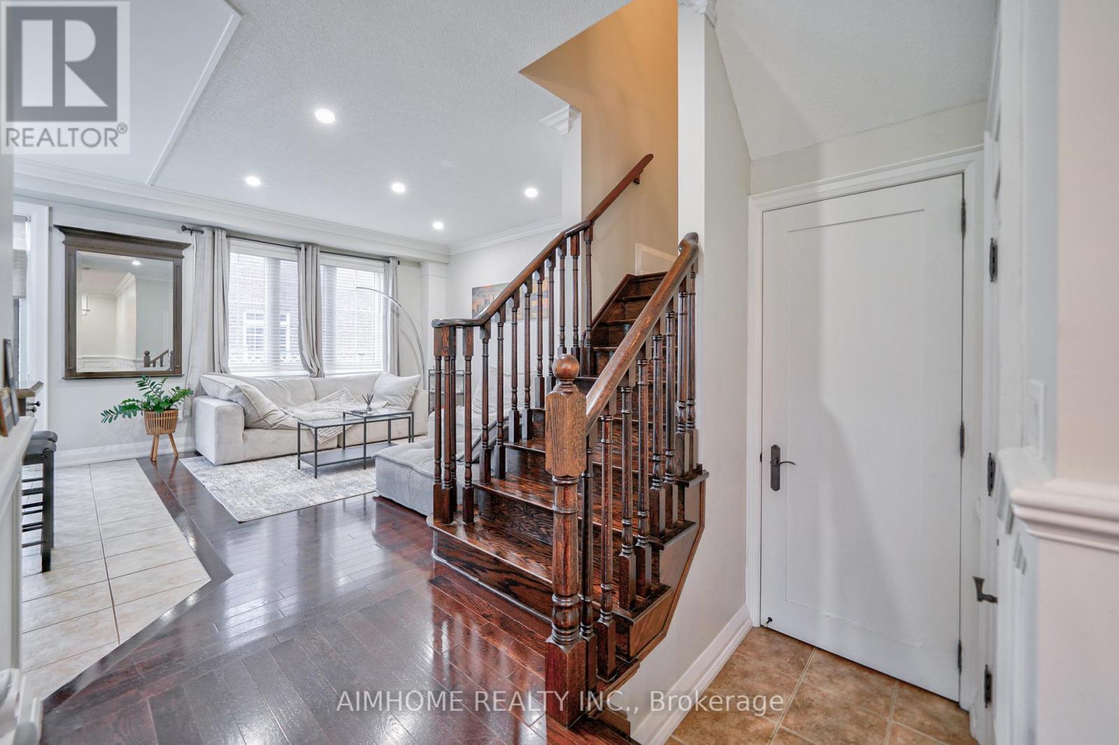 45 Darren Hill Trail, Markham, Ontario  L6E 0H1 - Photo 6 - N12595638