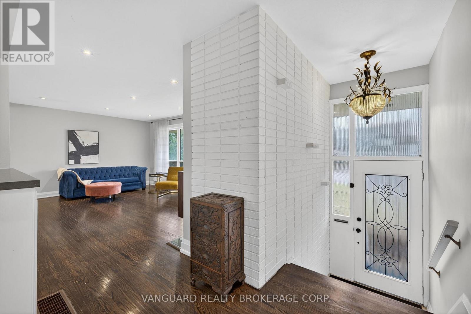 142 Beechwood Crescent, Newmarket, Ontario  L3Y 1W3 - Photo 3 - N12595662