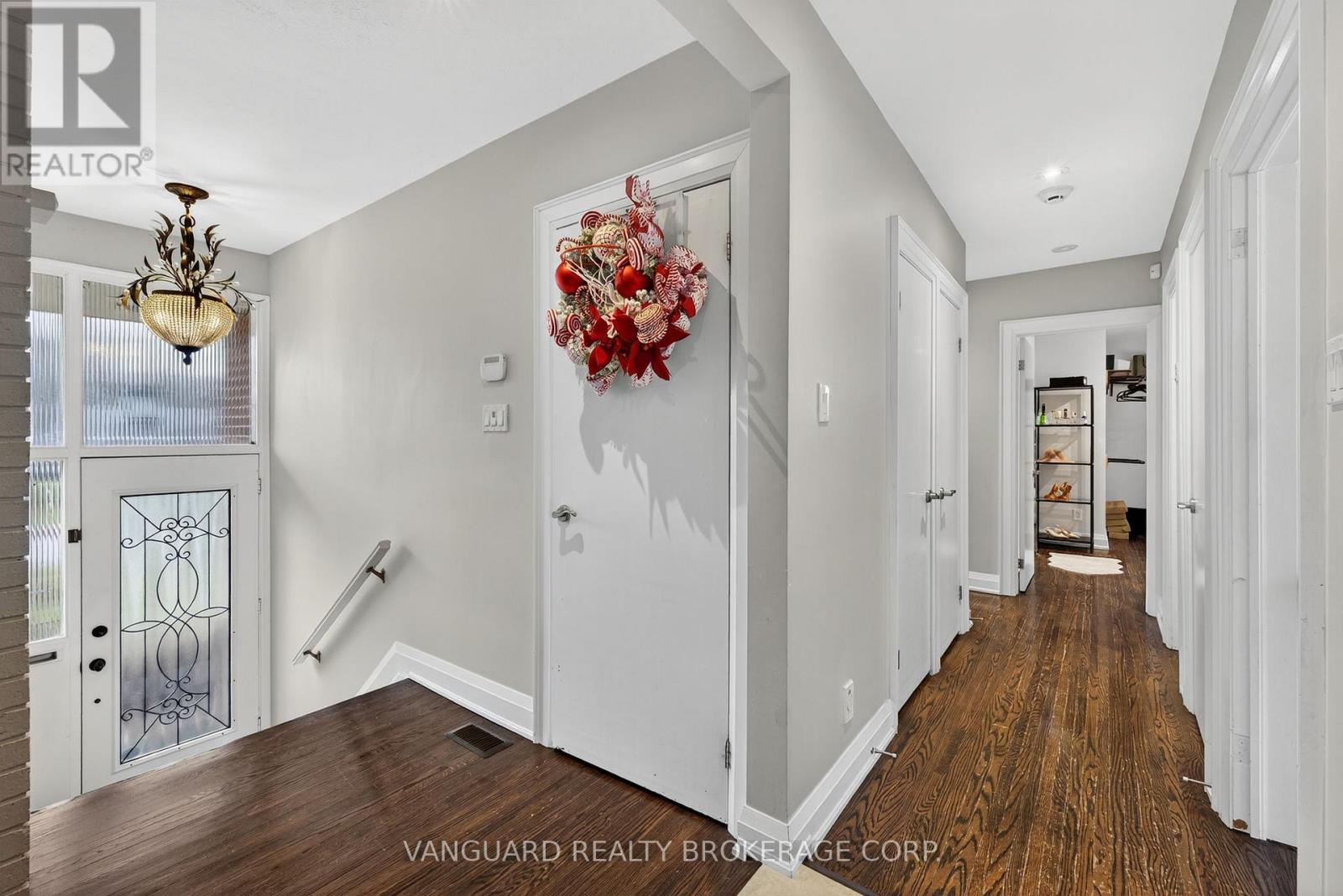 142 Beechwood Crescent, Newmarket, Ontario  L3Y 1W3 - Photo 4 - N12595662