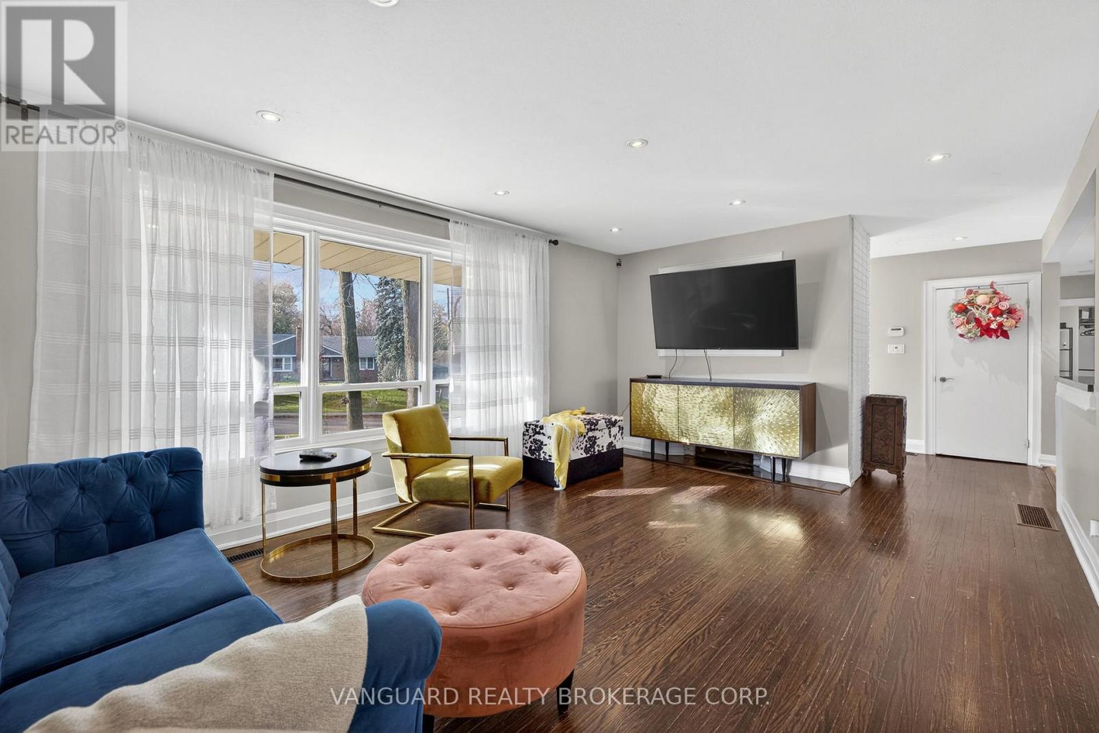 142 Beechwood Crescent, Newmarket, Ontario  L3Y 1W3 - Photo 9 - N12595662