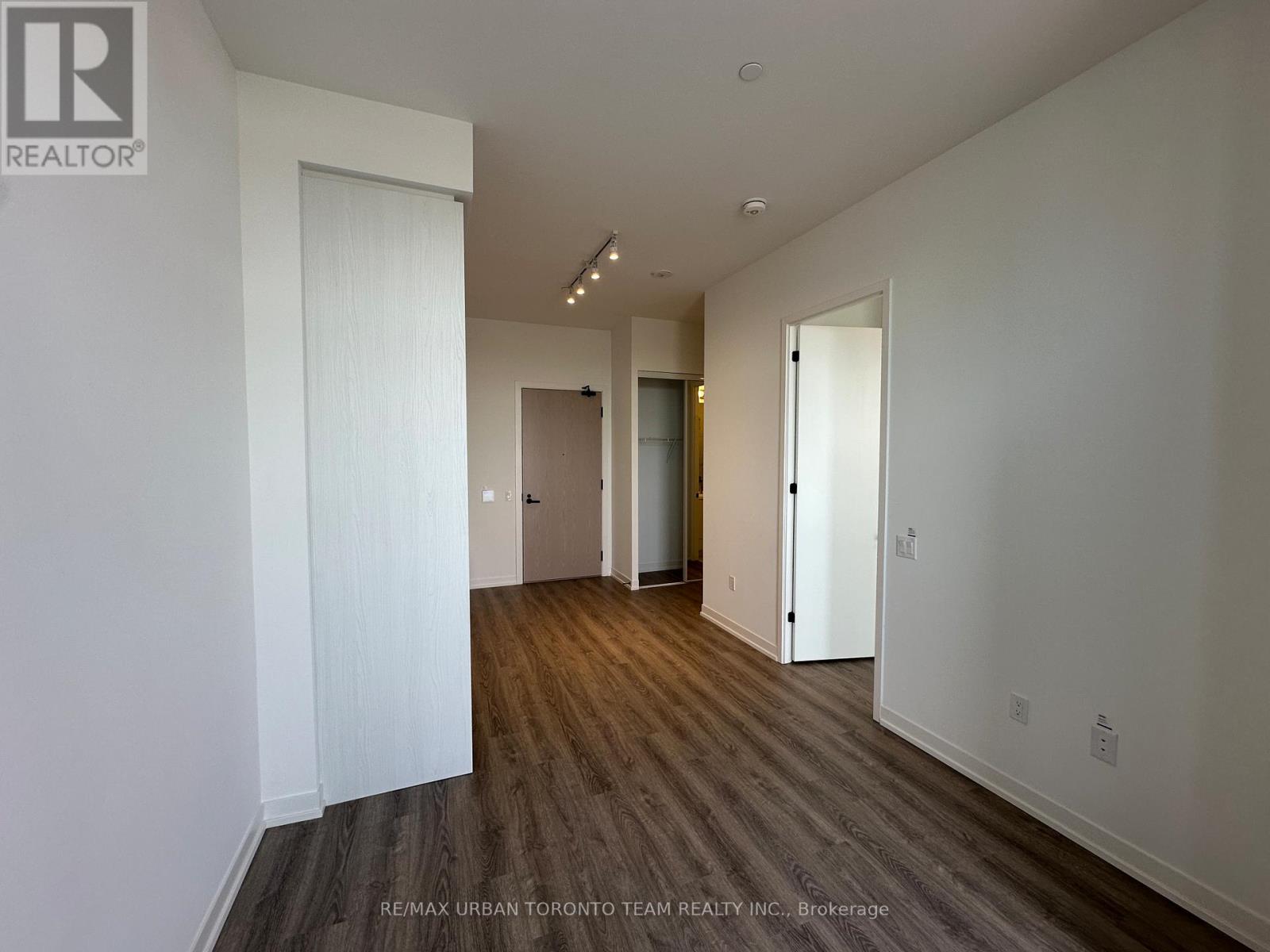 3702 - 8 Interchange Way, Vaughan, Ontario  L4K 5Z7 - Photo 5 - N12595668