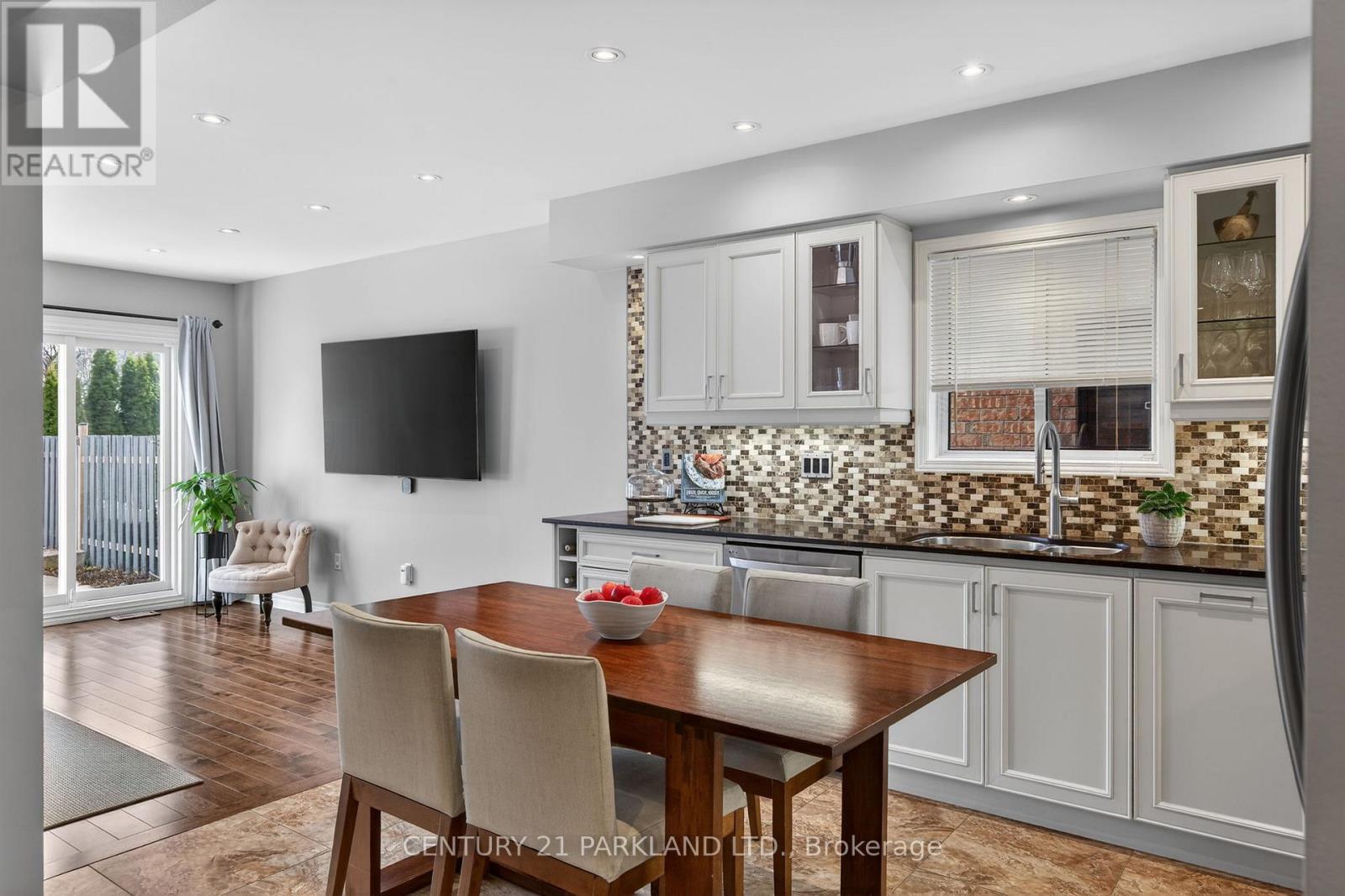 77 Monte Carlo Drive, Vaughan, Ontario  L4H 1T3 - Photo 8 - N12595692