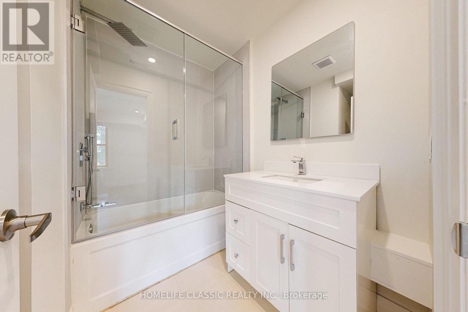 Unit A - 33 Centre Street, Vaughan, Ontario  L4J 1G1 - Photo 15 - N12595698