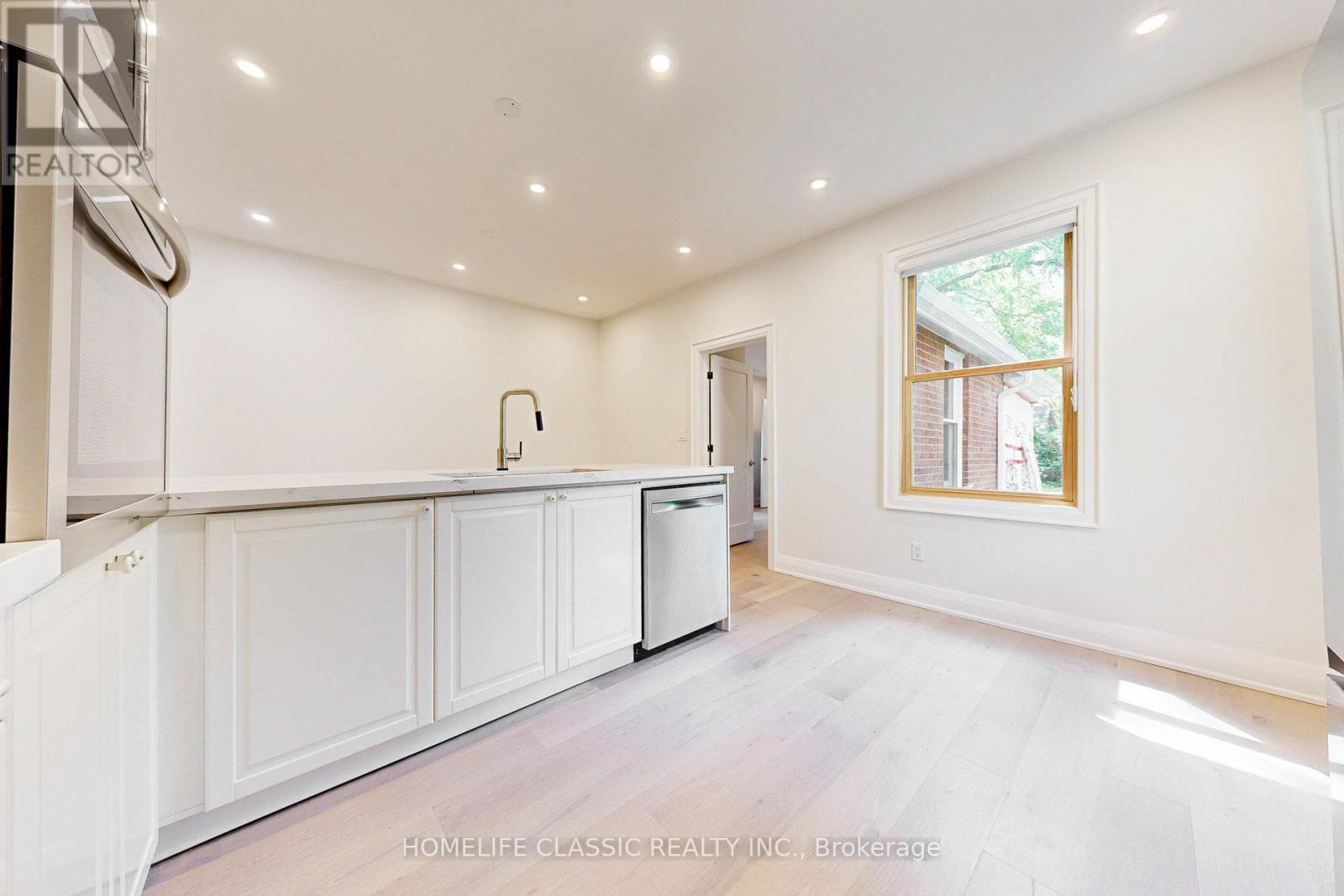 Unit B - 33 Centre Street, Vaughan, Ontario L4J 1G1 - Photo 12 - N12595704