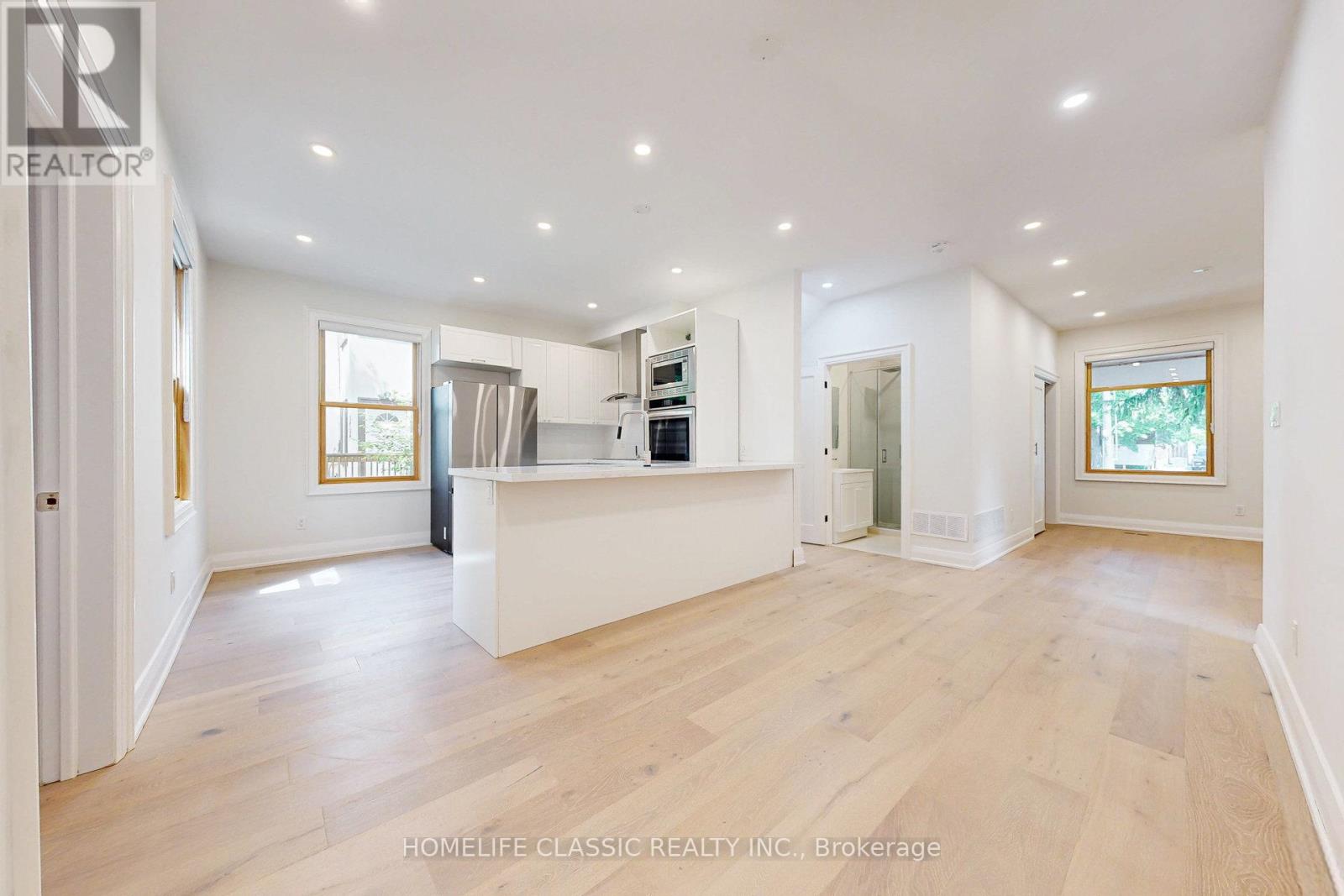 Unit B - 33 Centre Street, Vaughan, Ontario L4J 1G1 - Photo 9 - N12595704