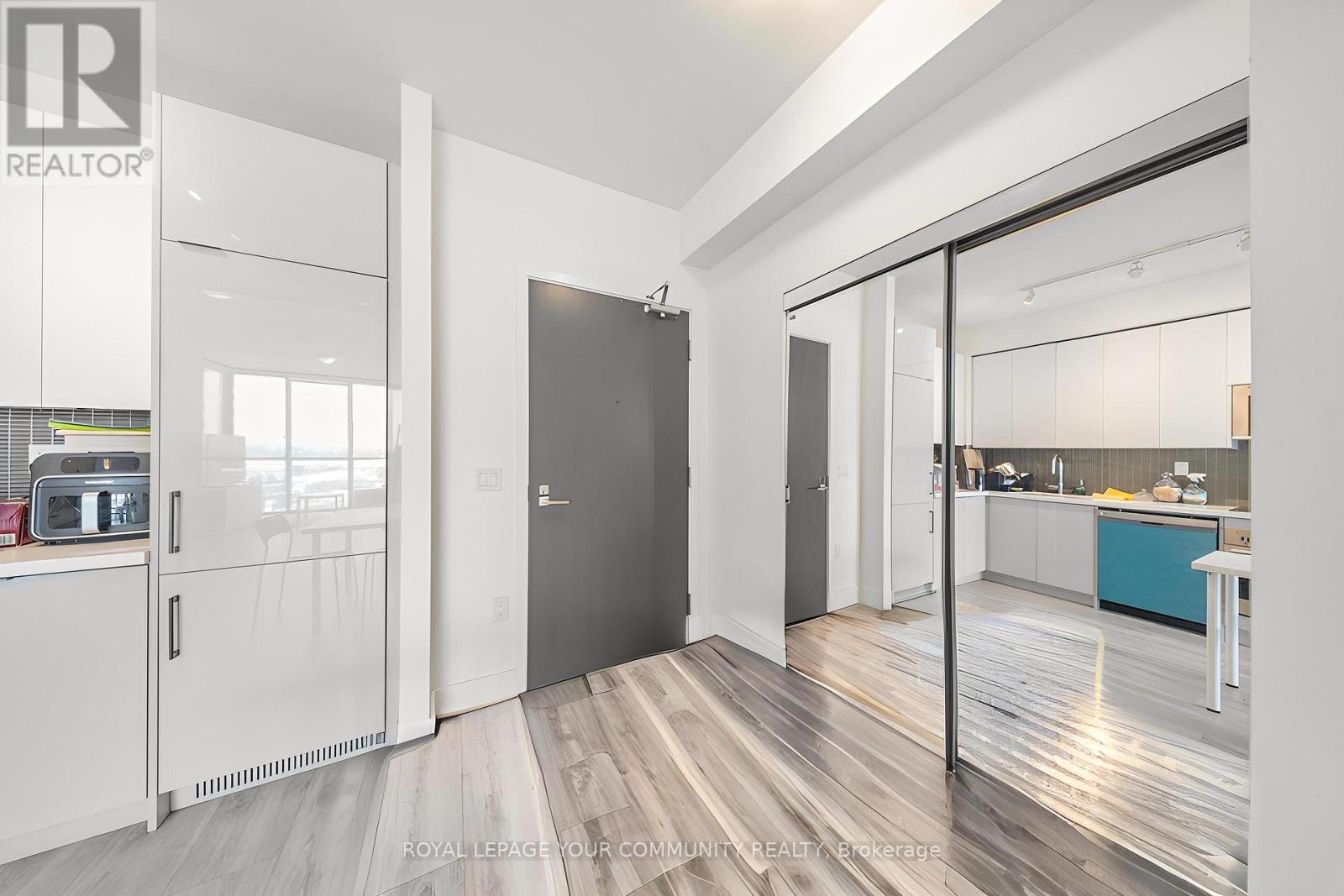 1101 - 2908 Highway 7 Road, Vaughan, Ontario  L4K 0K5 - Photo 2 - N12595728