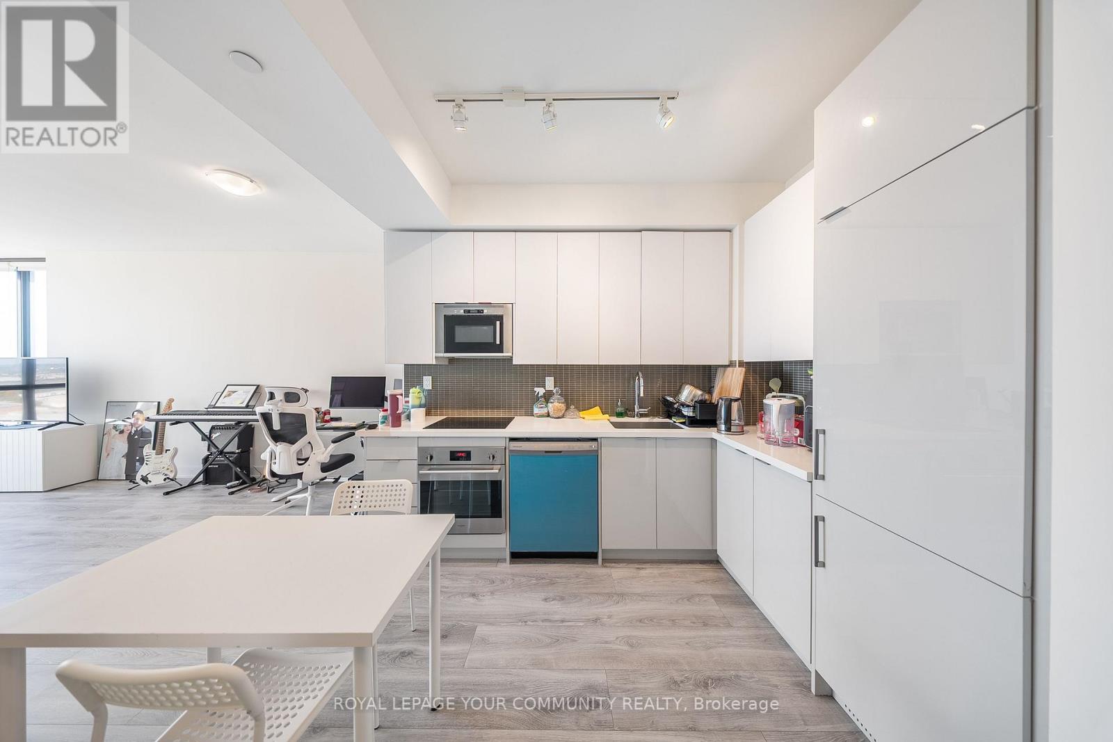 1101 - 2908 Highway 7 Road, Vaughan, Ontario  L4K 0K5 - Photo 7 - N12595728