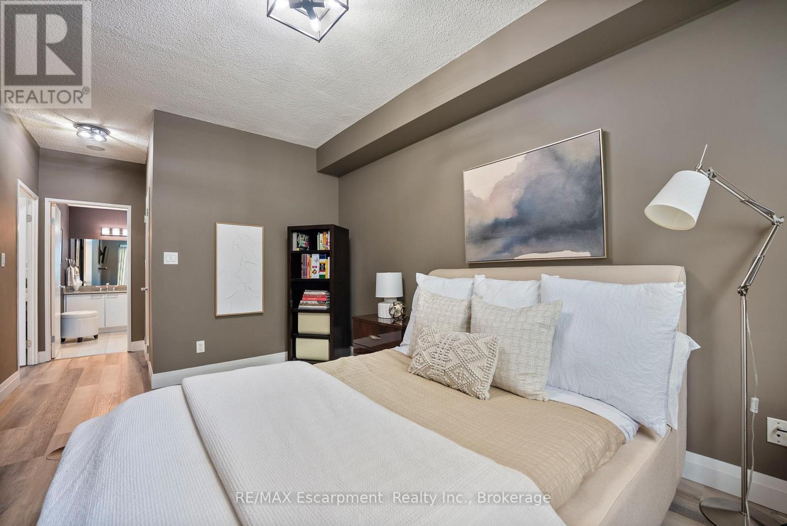 902 - 88 Palace Pier, Toronto, Ontario M8V 3W9 - Photo 11 - W12595770